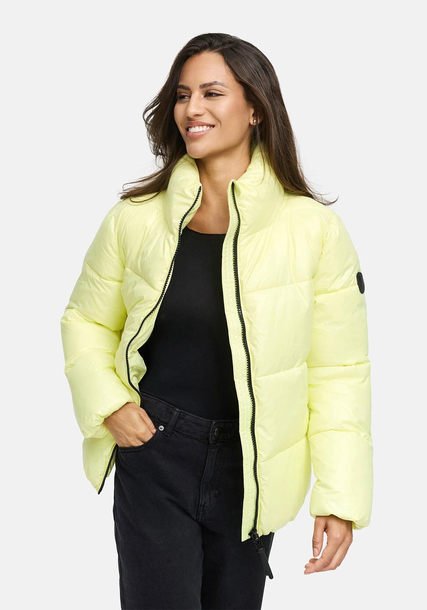 Marikoo Winterjacke Hazalee mit leicht gläzendem Obermaterial und hohem Kragen