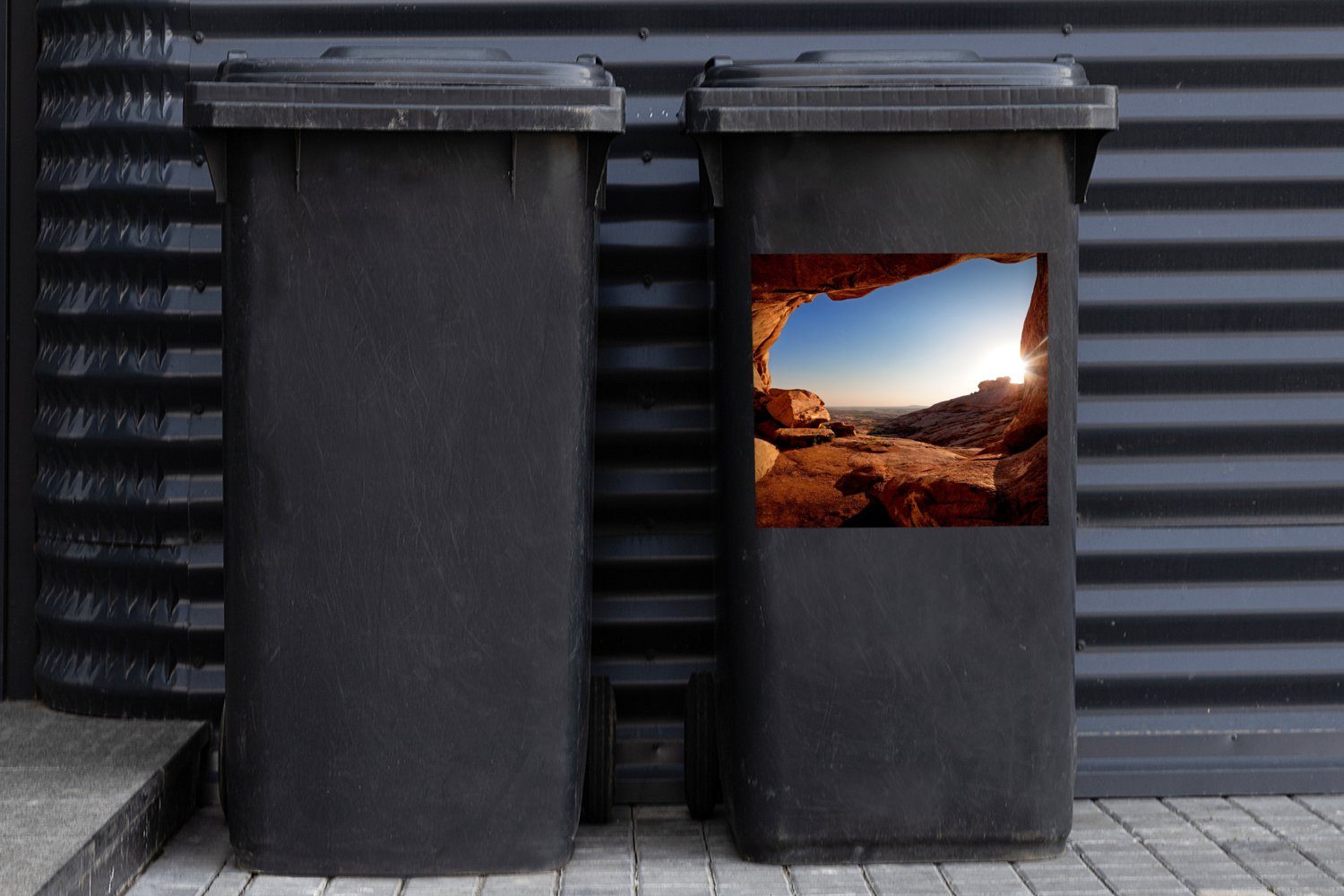 MuchoWow Mülltonne, Höhle (1 Abfalbehälter Mülleimer-aufkleber, - Wandsticker Sticker, Container, - Landschaft Sonne Wüste - St),