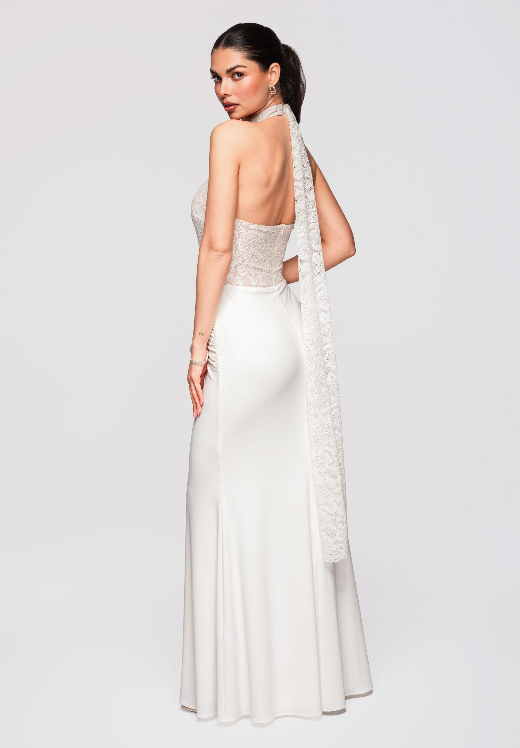 OMBRE Abendkleid Maxikleid Abendkleid mit Spitze Elegant Ecru M (kein Set, 1-tlg) Koronkowy panel, geraffter Hüftbereich, offene Schultern und Rücken