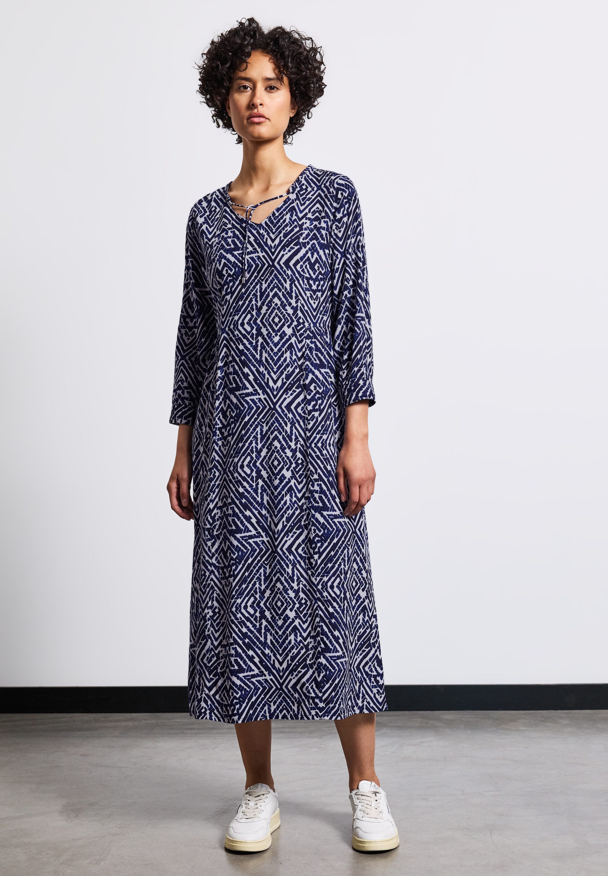 STREET ONE Midikleid mit allover Grafikprint günstig online kaufen