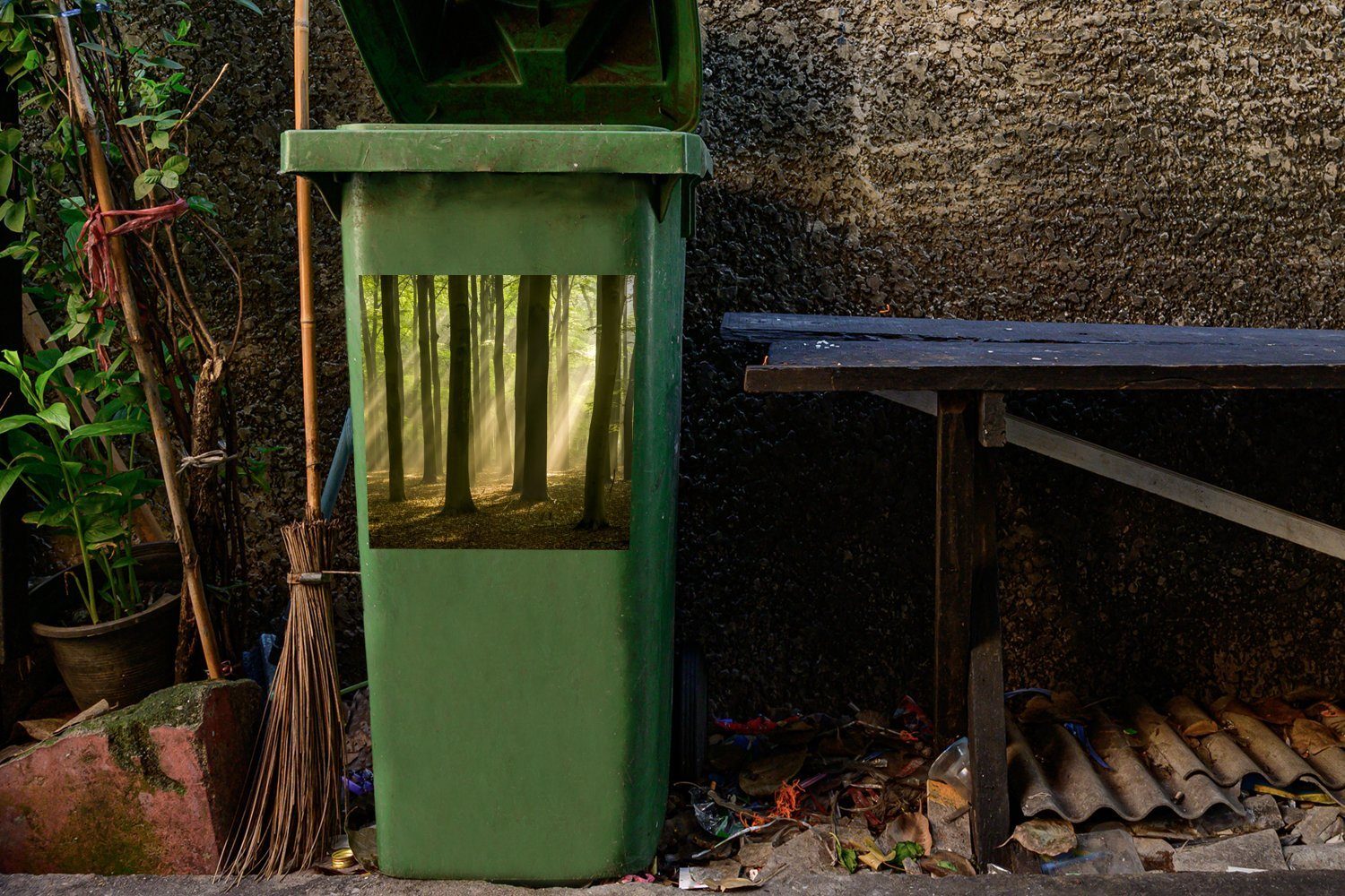 Mülleimer-aufkleber, MuchoWow scheint vielen Die Mülltonne, dunklen Sticker, auf Container, Bäume St), (1 die Wandsticker Sonne Abfalbehälter