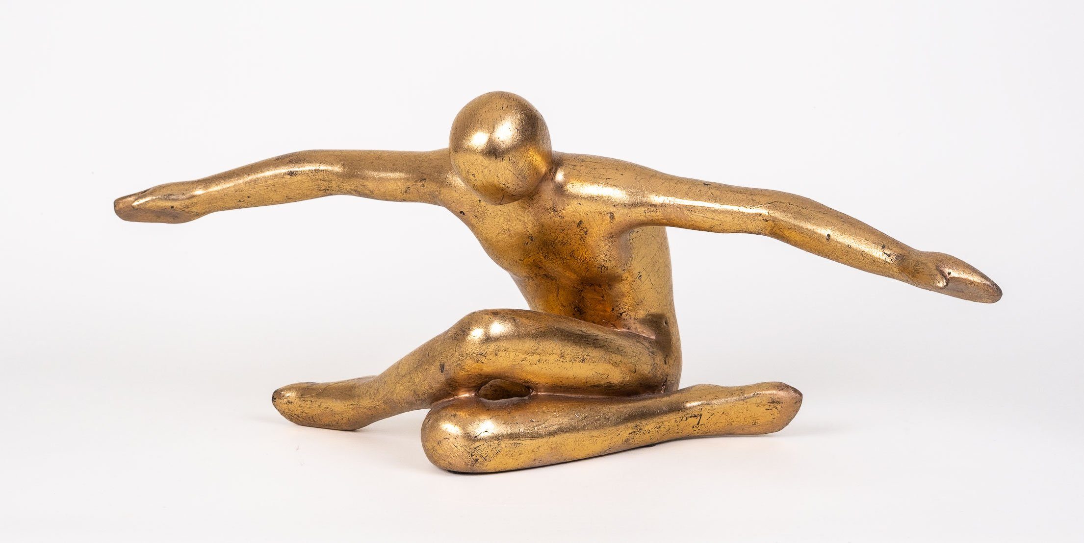 IDYL Dekofigur IDYL Sandstein-Skulptur Flying Man, Diese Figuren fallen auf durch ihre Schlichtheit und Eleganz