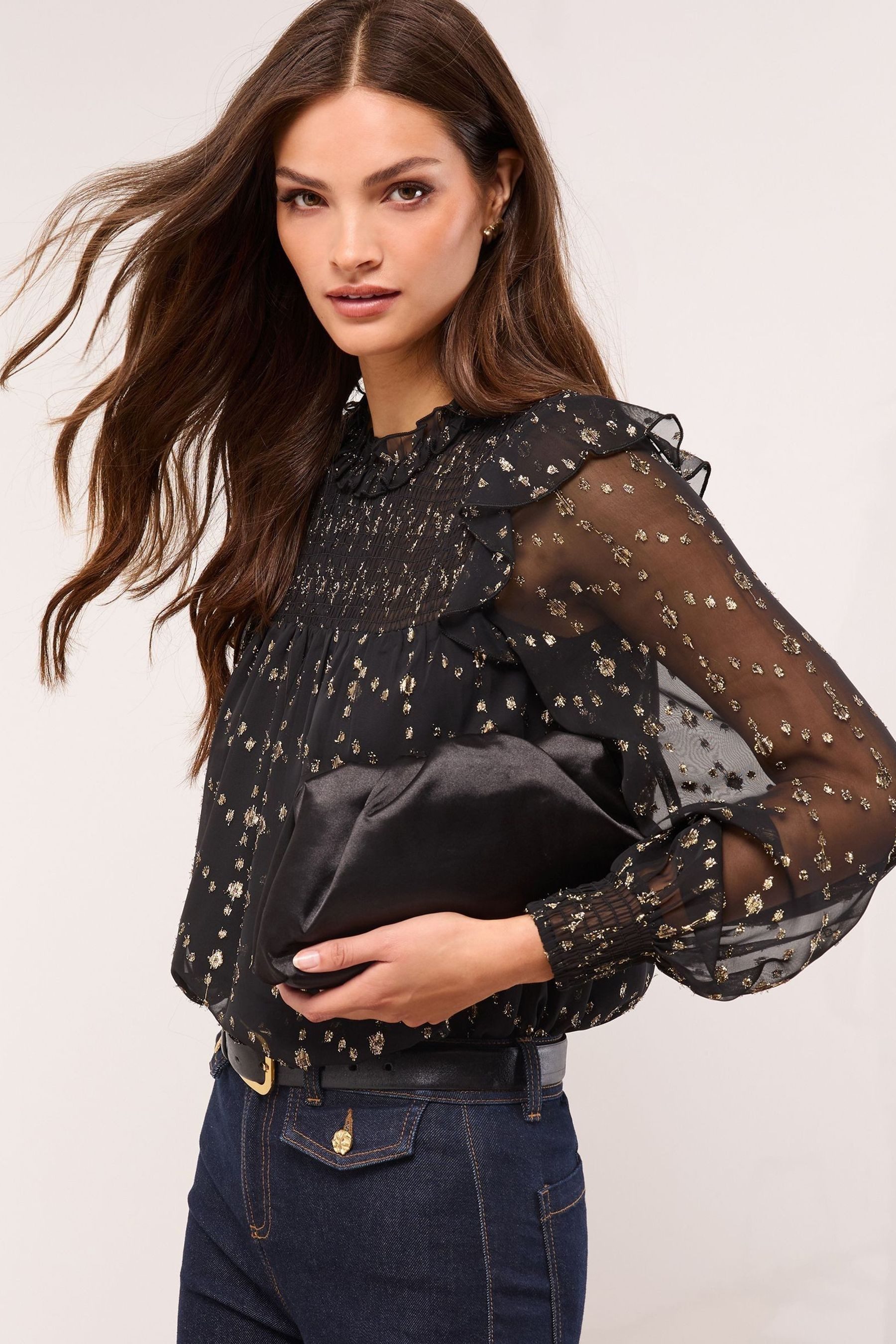 LIPSY Langarmbluse Lipsy Gesmoktes Top mit Goldglitzer, Regular (1-tlg)