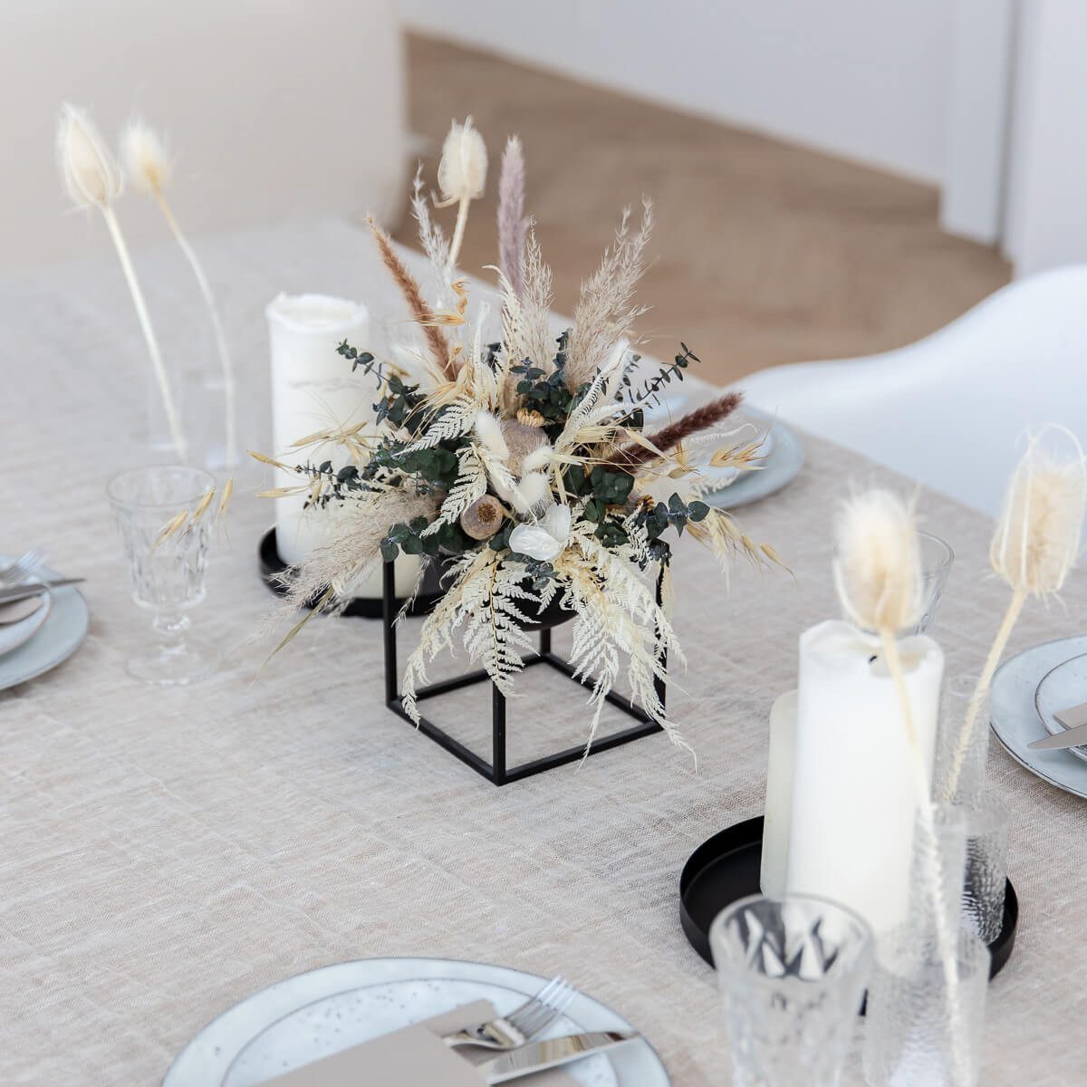 Trockenblume Boho-Chic: Trockenblumengesteck mit Pampasgras und Eukalyptus Pampasgras, Eukalyptus, Farn, Mohnkapseln, Avena/Hafer, Distel, Lagurus, LYKKE & You – Bild 2 von 5