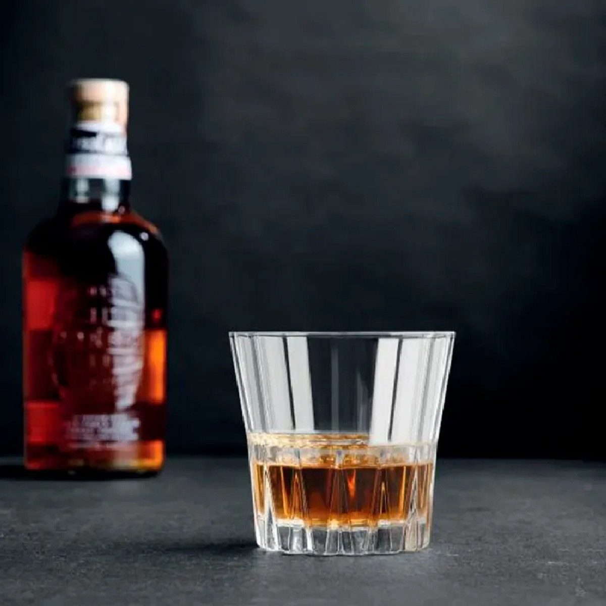 Pasabahce Whiskyglas 4er-Set für Genießer, 210 ml zum Trinken von Bourbon, Scotch Whisky, 4-tlg.