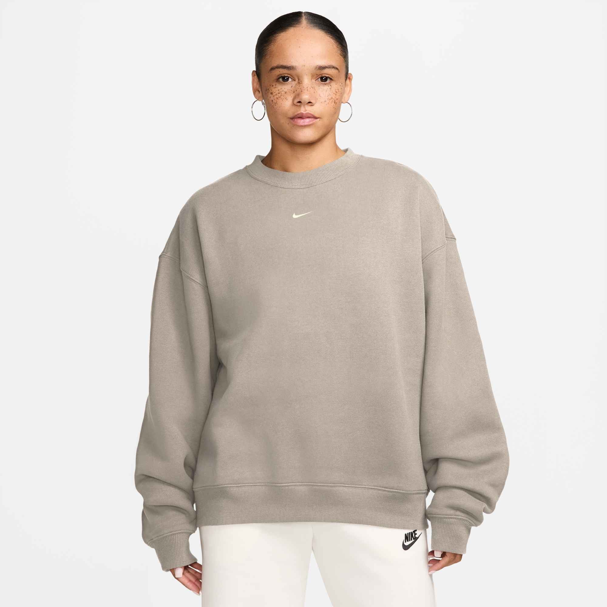 Nike Sportswear Sweatshirt W NK STDO FLC MW OS CREW mit Kapuze, aus angerauter Sweatware