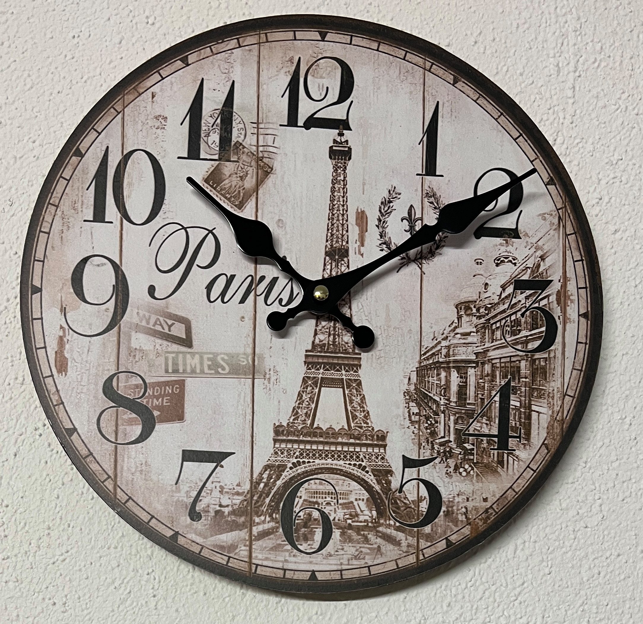PERLA pd DESIGN Wanduhr Wanduhr Paris Vintage Design MDF Ø28cm (Geräuscharmes Uhrwerk, Paris-Druck, MDF-Holz)