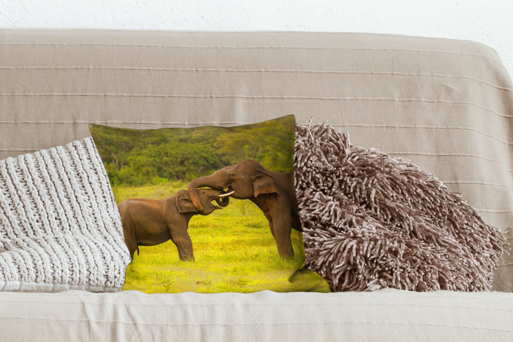 MuchoWow Dekokissen Elefant Zierkissen Schlafzimmer, - Sofakissen Tiere - Deko, Grün, Gras mit Wohzimmer, Füllung - für