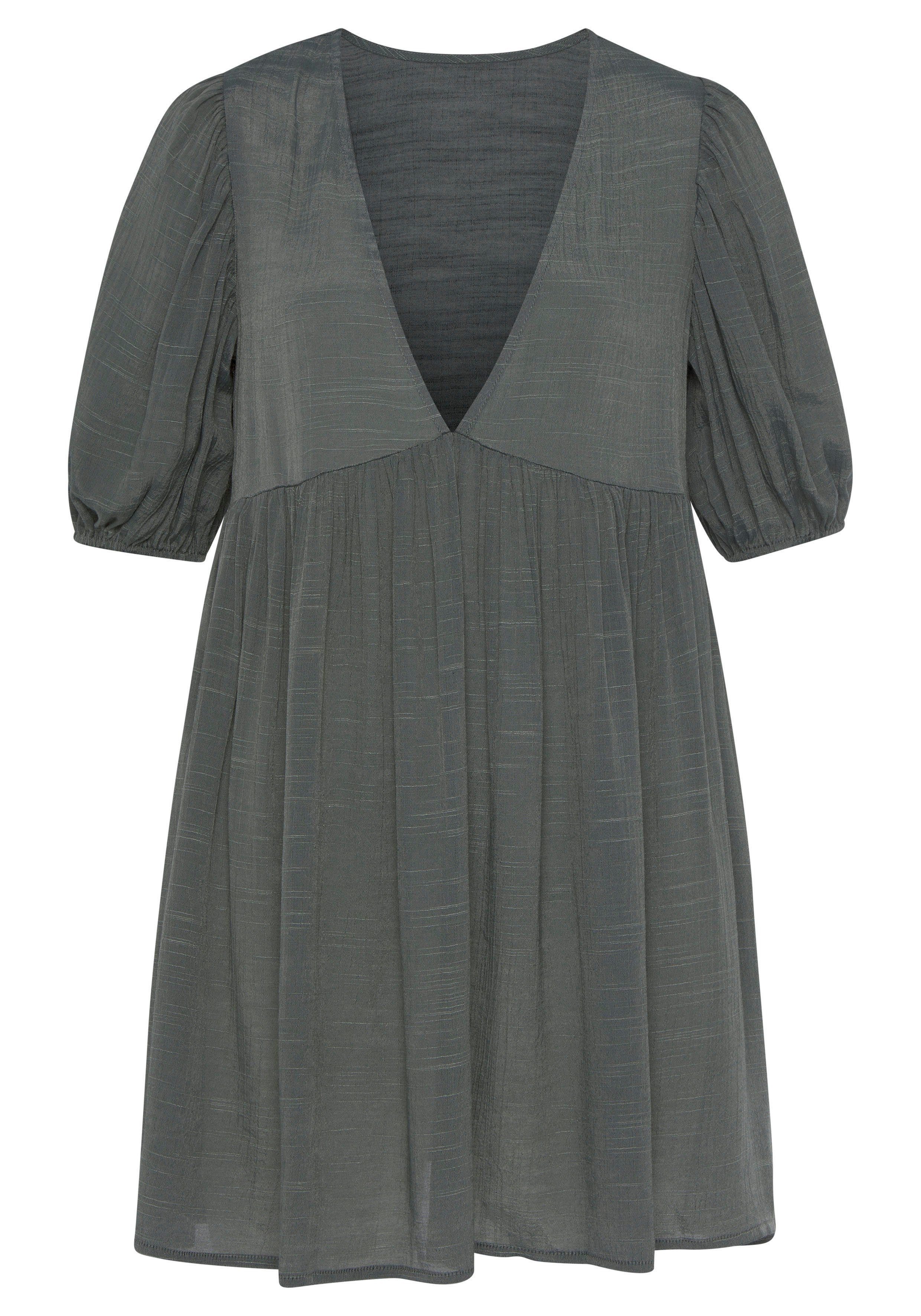 LASCANA Strandkleid aus strukturierter Webware. € 24,99