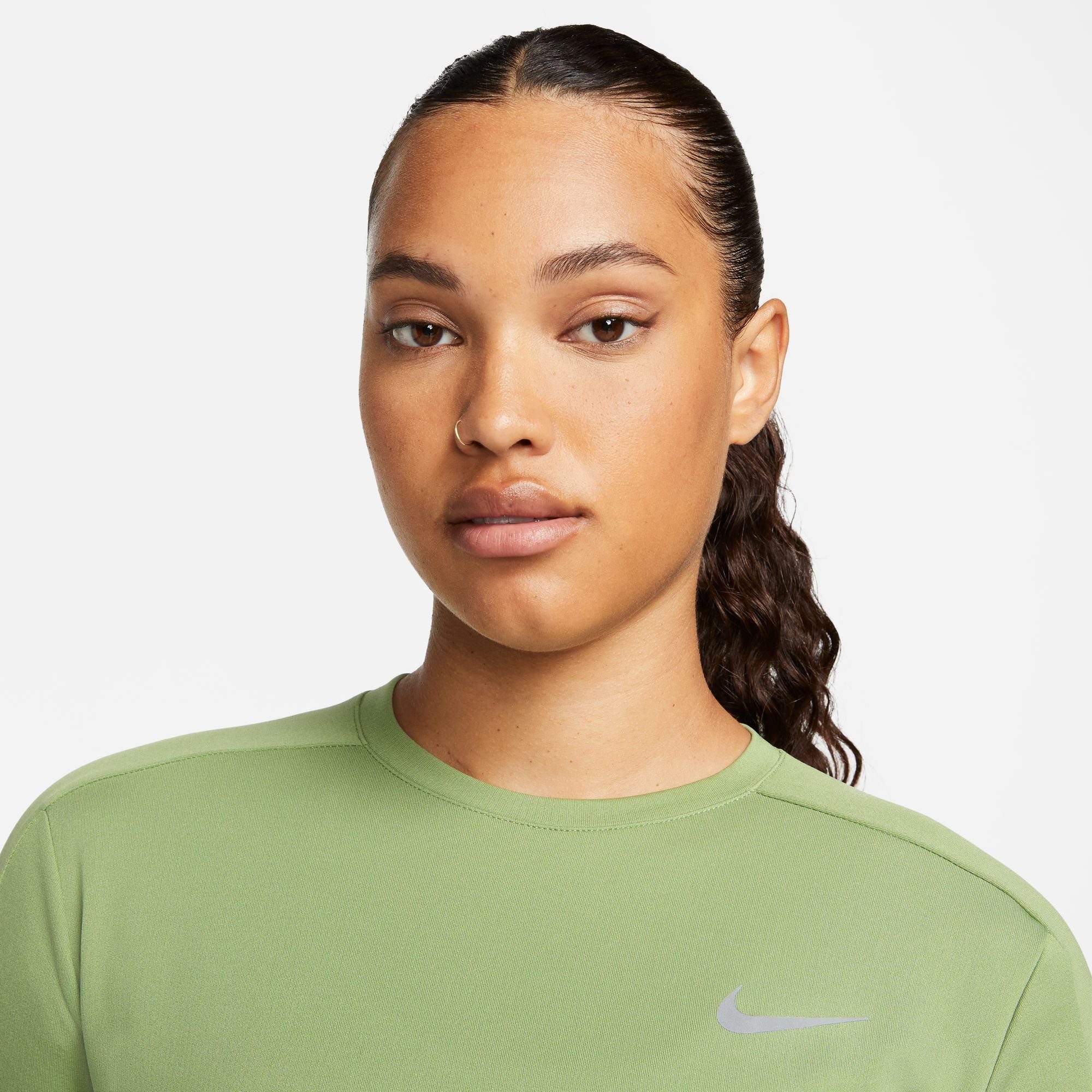 Nike Laufshirt DRI-FIT CREW-NECK WOMEN'S TOP RUNNING grün