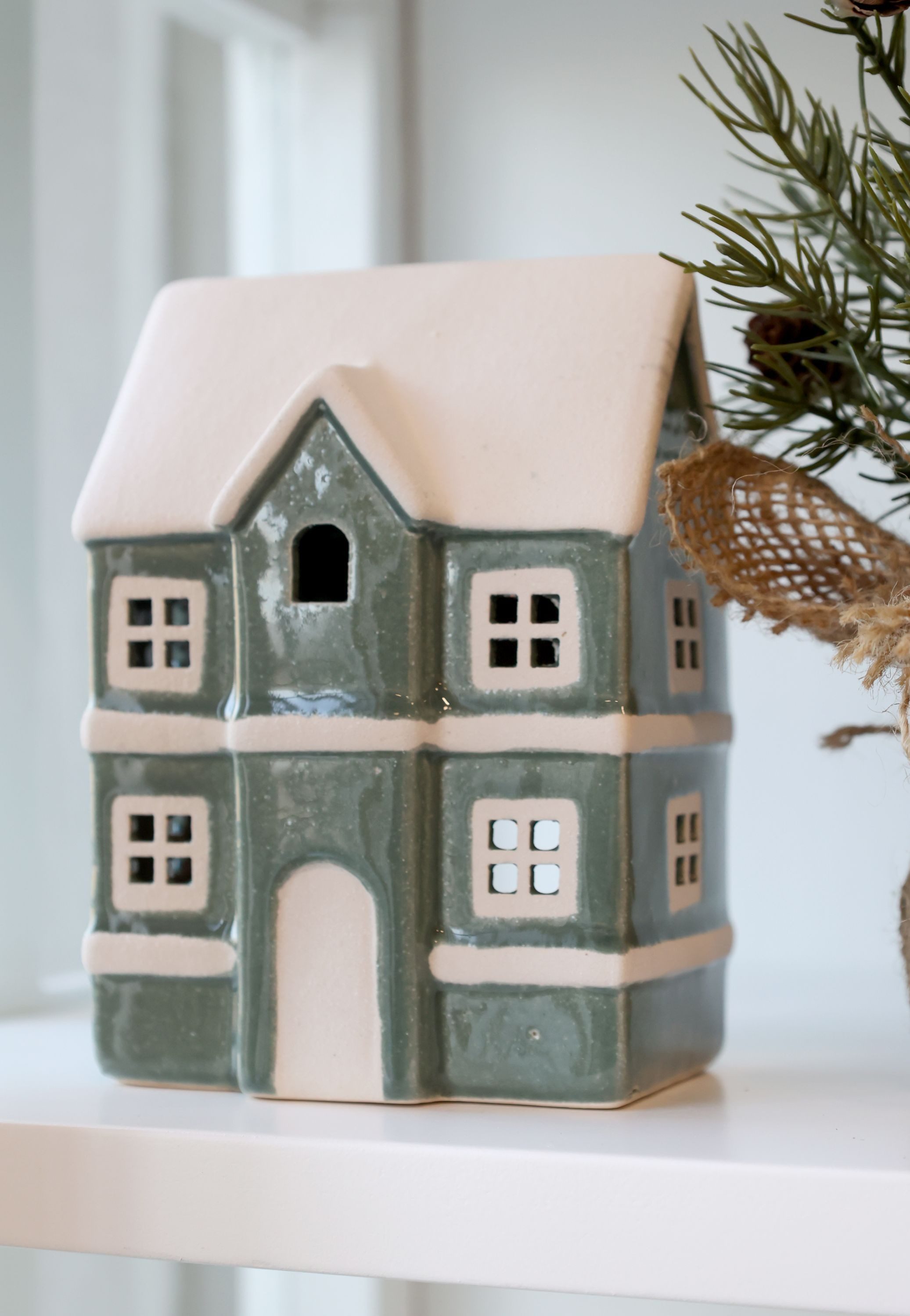 Chic Antique Weihnachtshaus Chic Antique - Lichterhaus Teelichthaus Windlicht H 14,5cm Grün