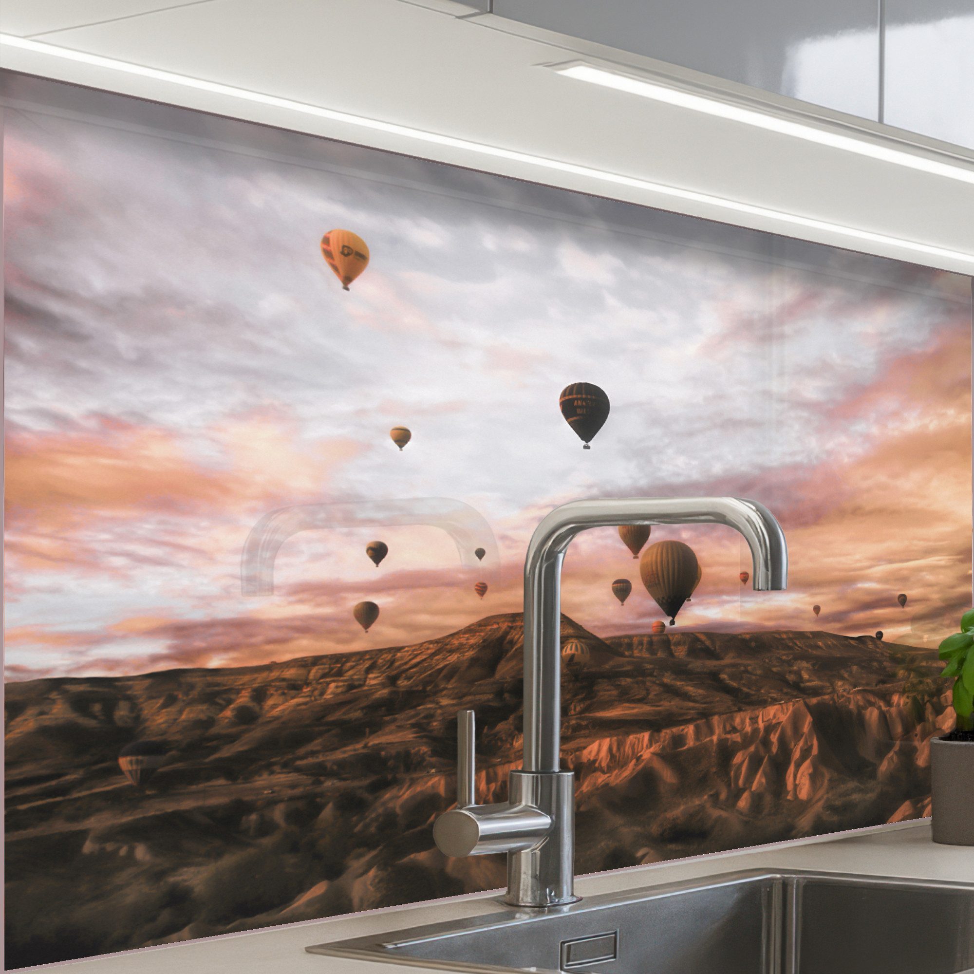 KitchenYeah Küchenrückwand Muster selbstklebend (keine Folie) Landschaft - Heißluftballon - Berge, (1-tlg), Spritzschutz, Küche, Rückwand, Küchenwand, Küchenfront, 30x20 cm