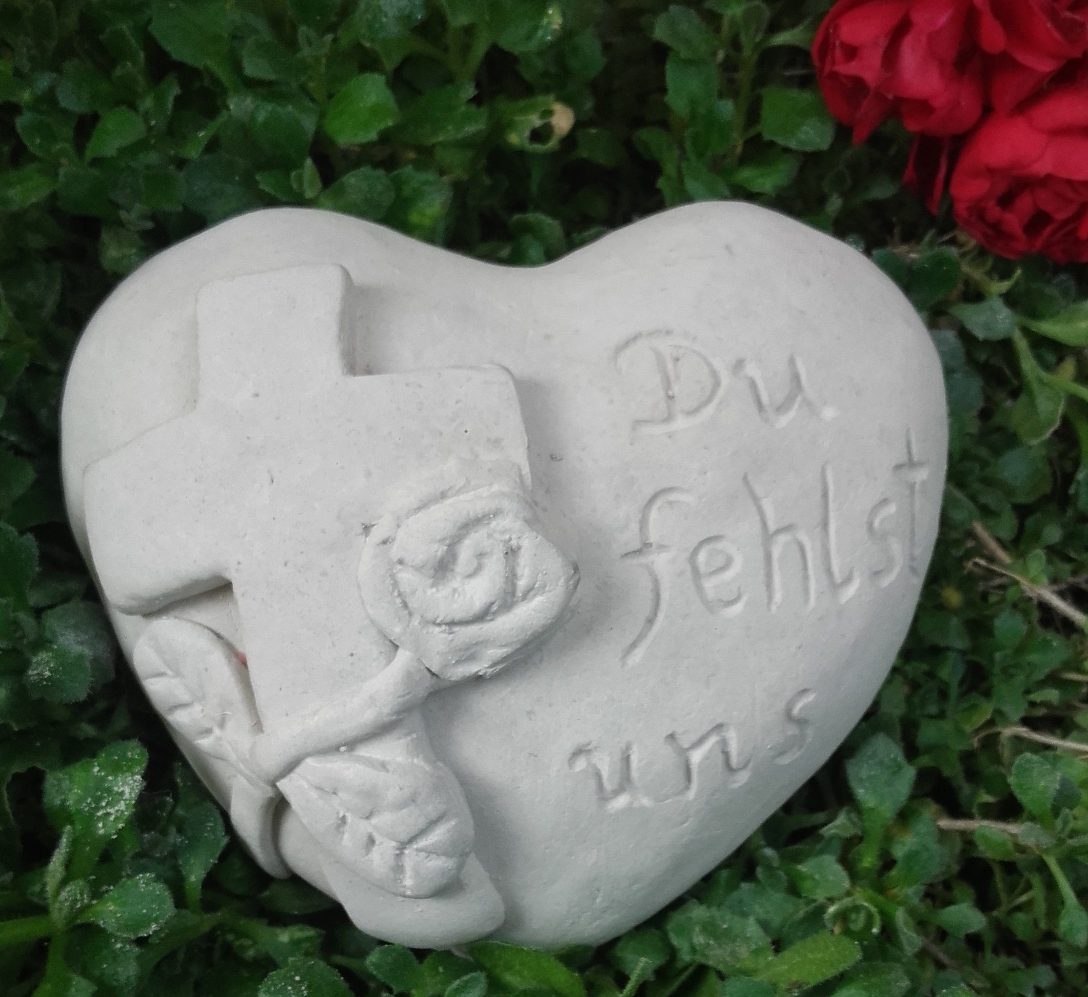 mit Kreuz Grabherz Radami Gartenfigur Du m. uns Spruch Herz fehlst