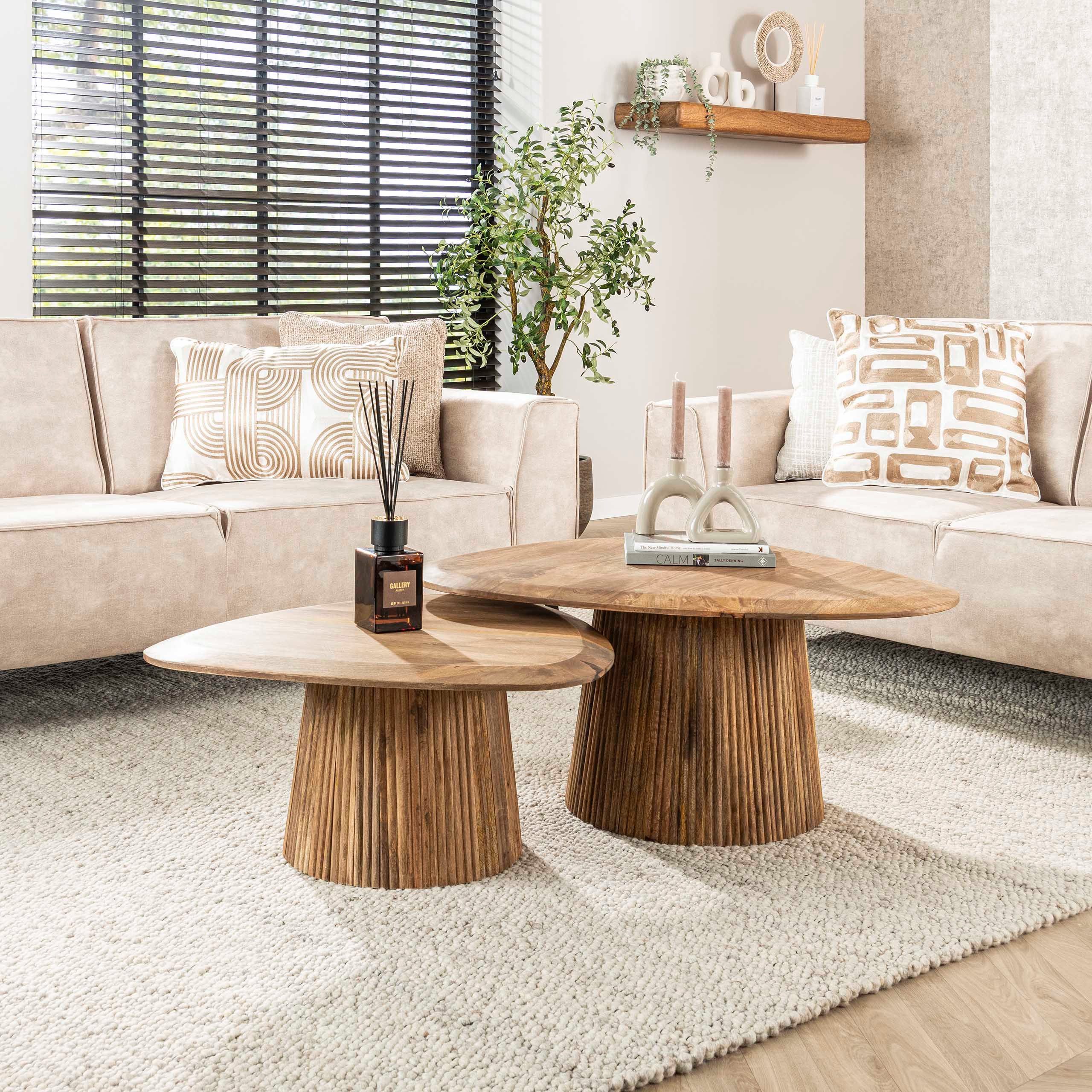alesvelt Couchtisch TOVA SAND Organische Dreiecks-Tische mit Säulenfuß (2er-Set), 93x72x43cm 76x68x37cm Mangoholz Säulenfuß