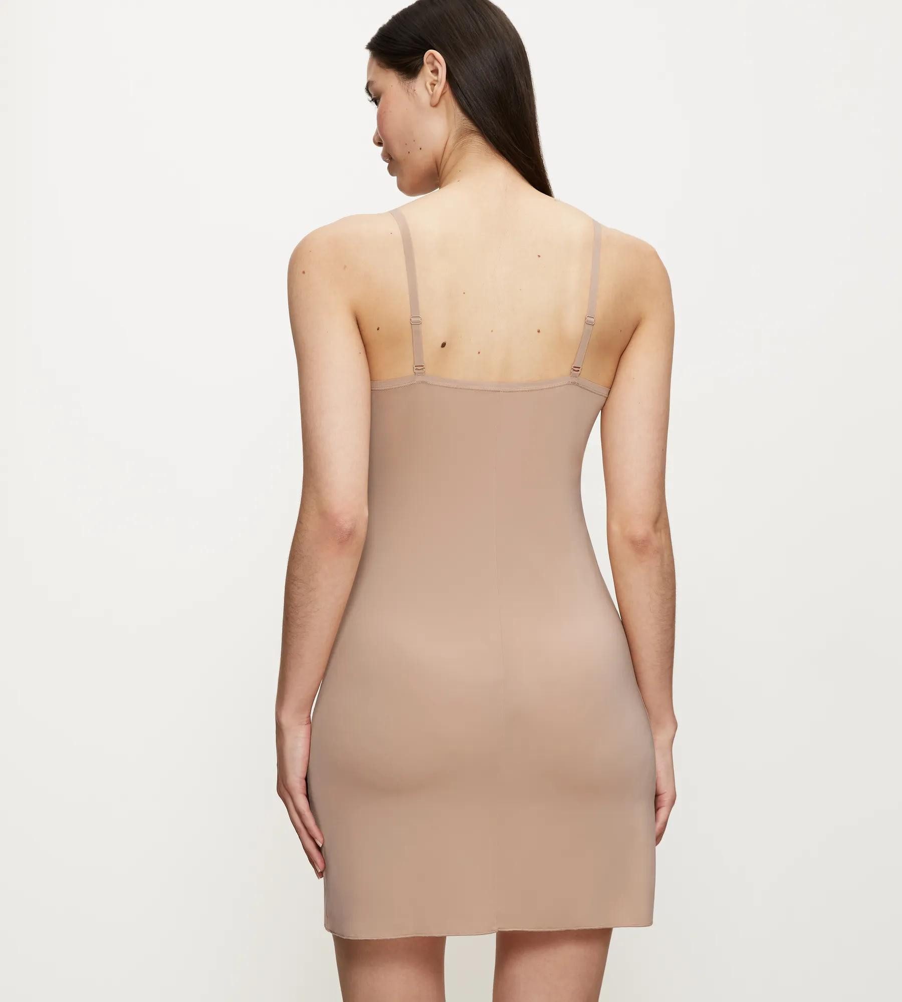 Triumph Unterkleid Body Make-Up T Dress 02 nahezu unsichtbar, tiefer V-Ausschnitt