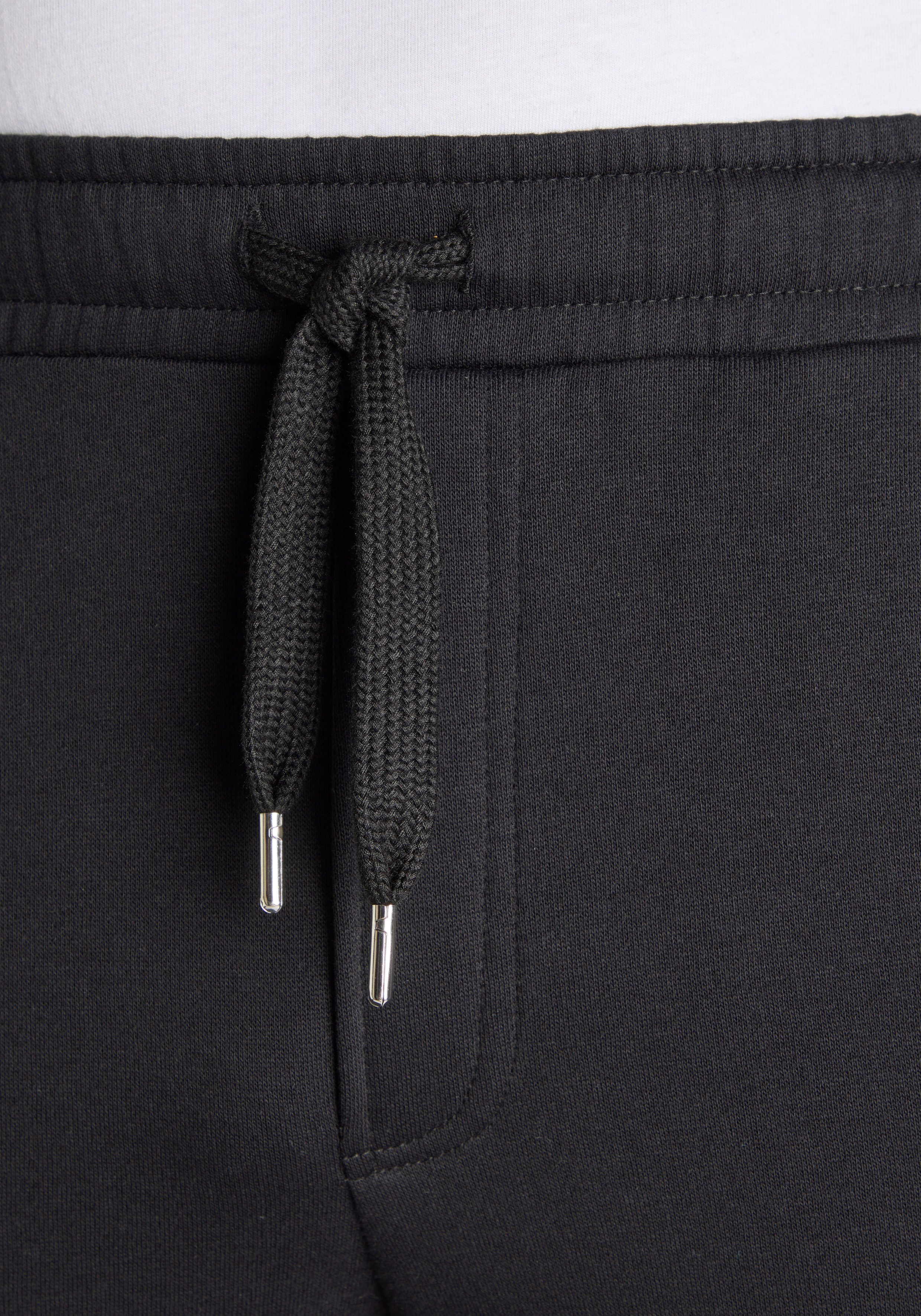 John Devin Sweatshorts - kurze Hose aus innen angerauter Sweatware mit breiter Kordel und seitlichen Taschen – Bild 5 von 5