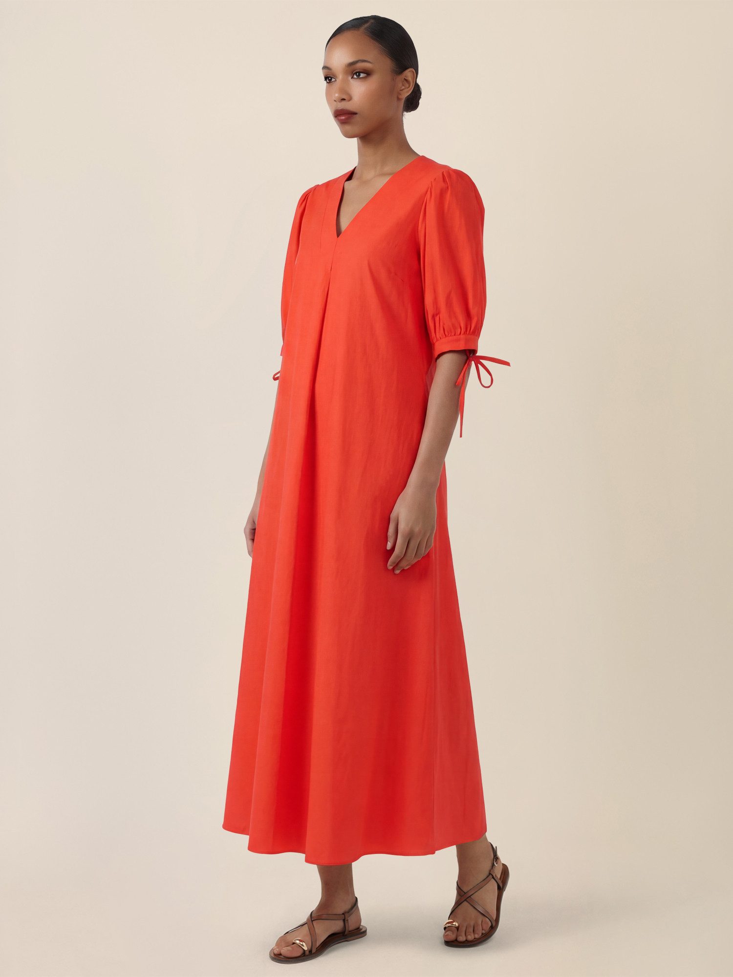 Apart Maxikleid mit Puffärmeln und V-Ausschnitt