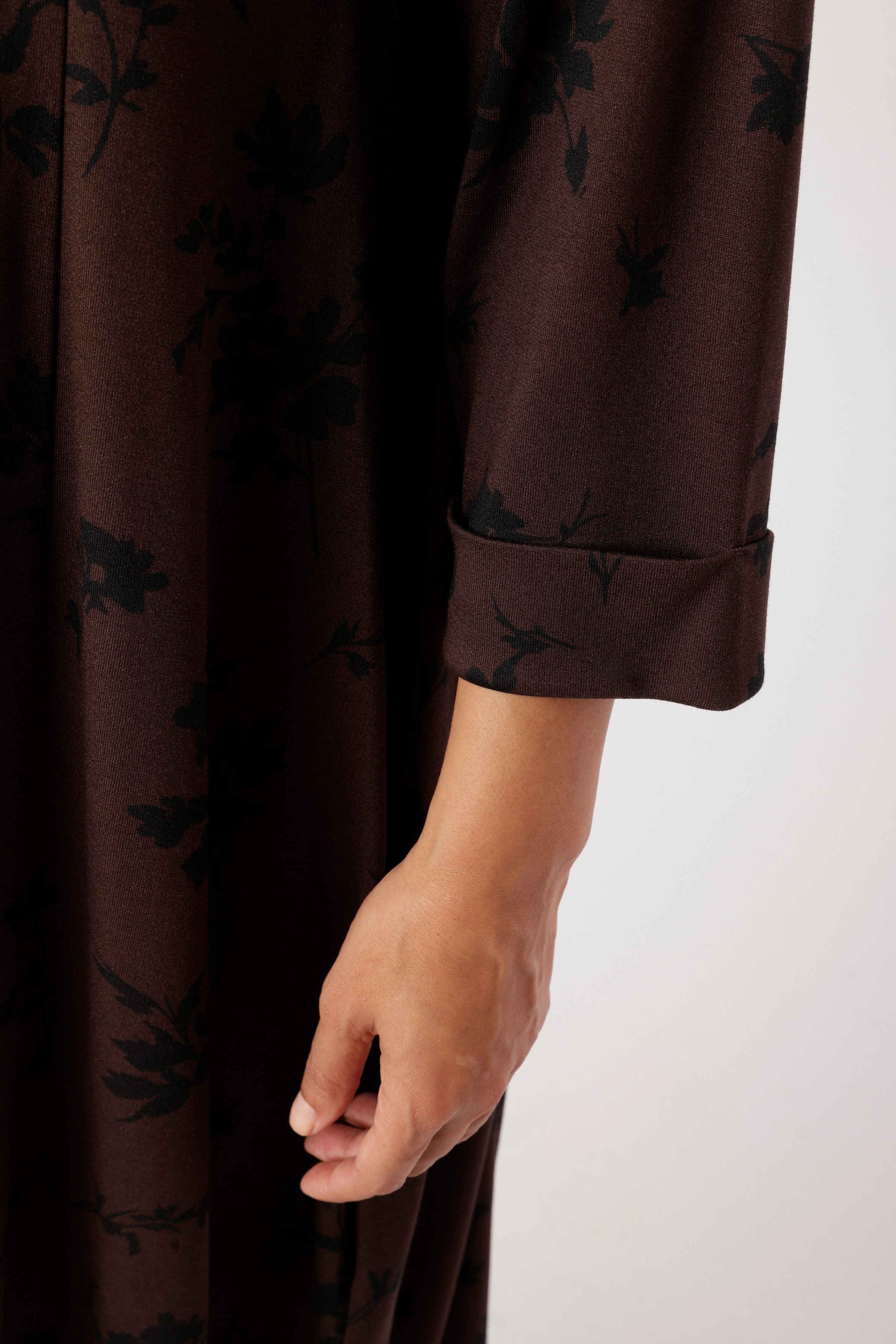 Aniston PLUS Jerseykleid mit denzenten Blumen bedruckt - NEUE KOLLEKTION – Bild 4 von 5