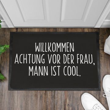 Fußmatte Willkommen Fußmatte Lustig mit Spruch Geschenk Achtung Vor Der Frau Ma, Trendation
