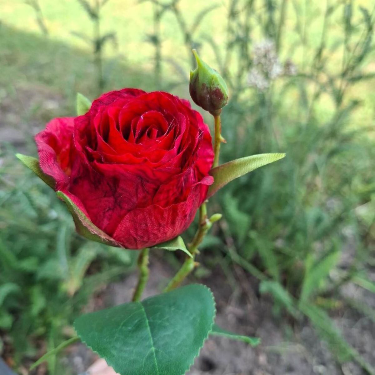 meytrade Bodenvase Grabvase + Seidenrose in rot im Set als Grabschmuck für Friedhof (2 St), Grabschmuck