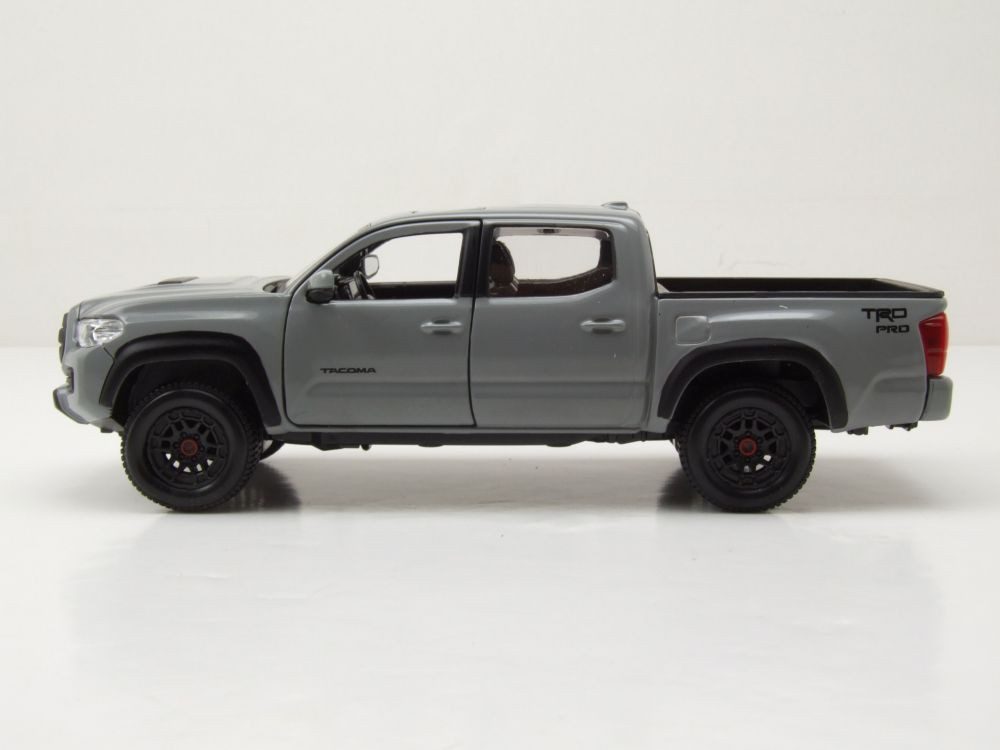 Maisto® Modellauto Toyota Tacoma Pick Up 2021 grau, Maßstab 1:24
