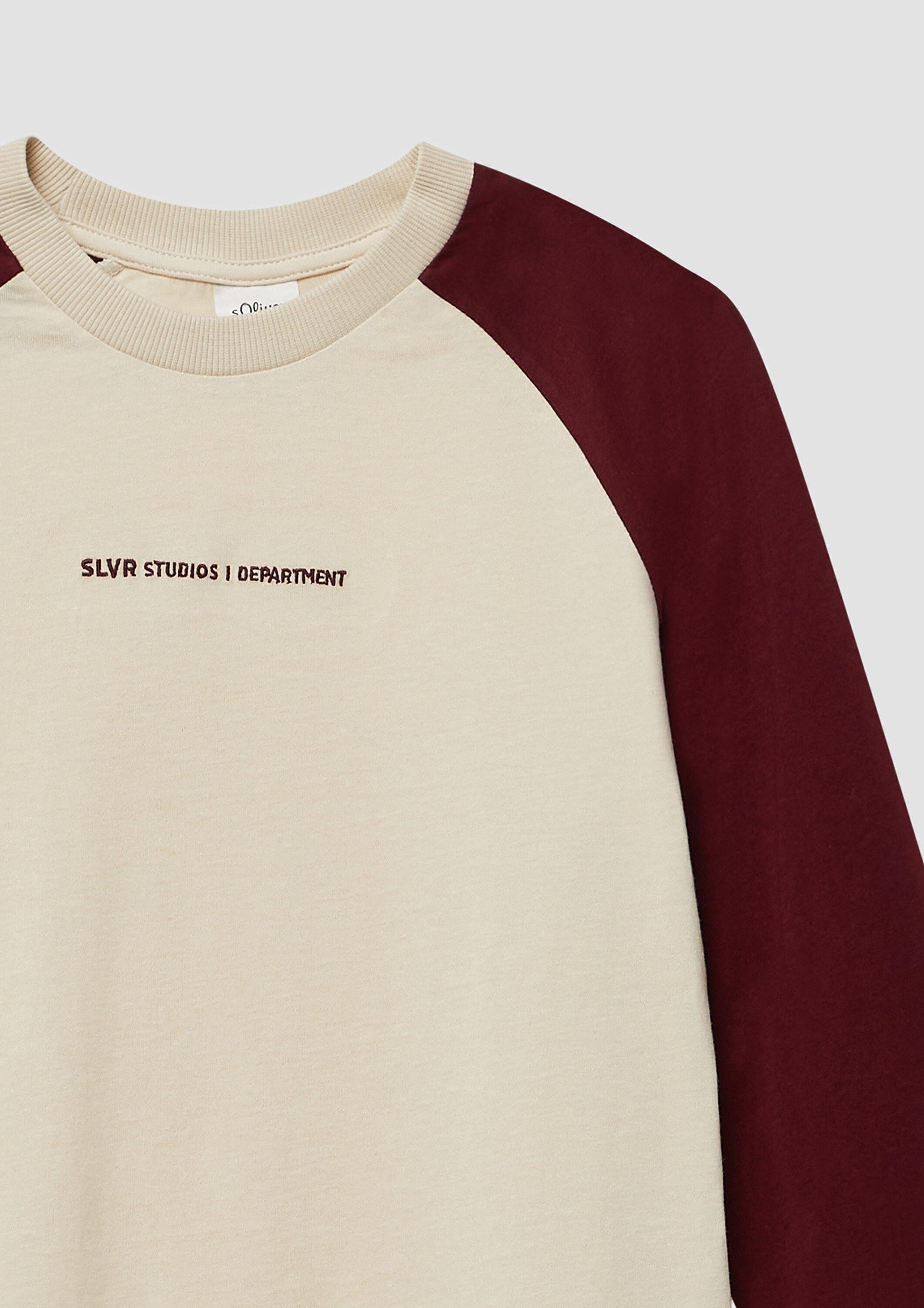 s.Oliver Langarmshirt T-Shirt Longsleeve im Colour-Blocking-Stil mit Stickerei-Detail – Bild 4 von 4