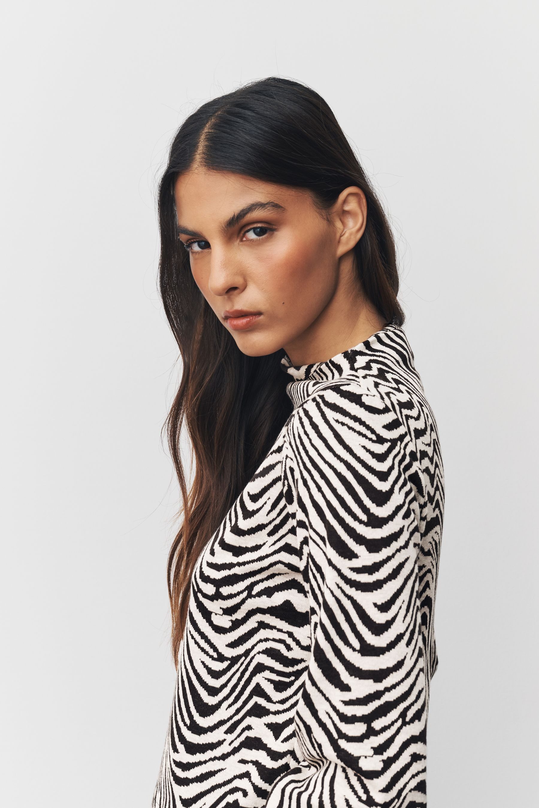Next Blusenshirt Hochgeschlossenes, langärmeliges Jacquard-Oberteil (1-tlg)