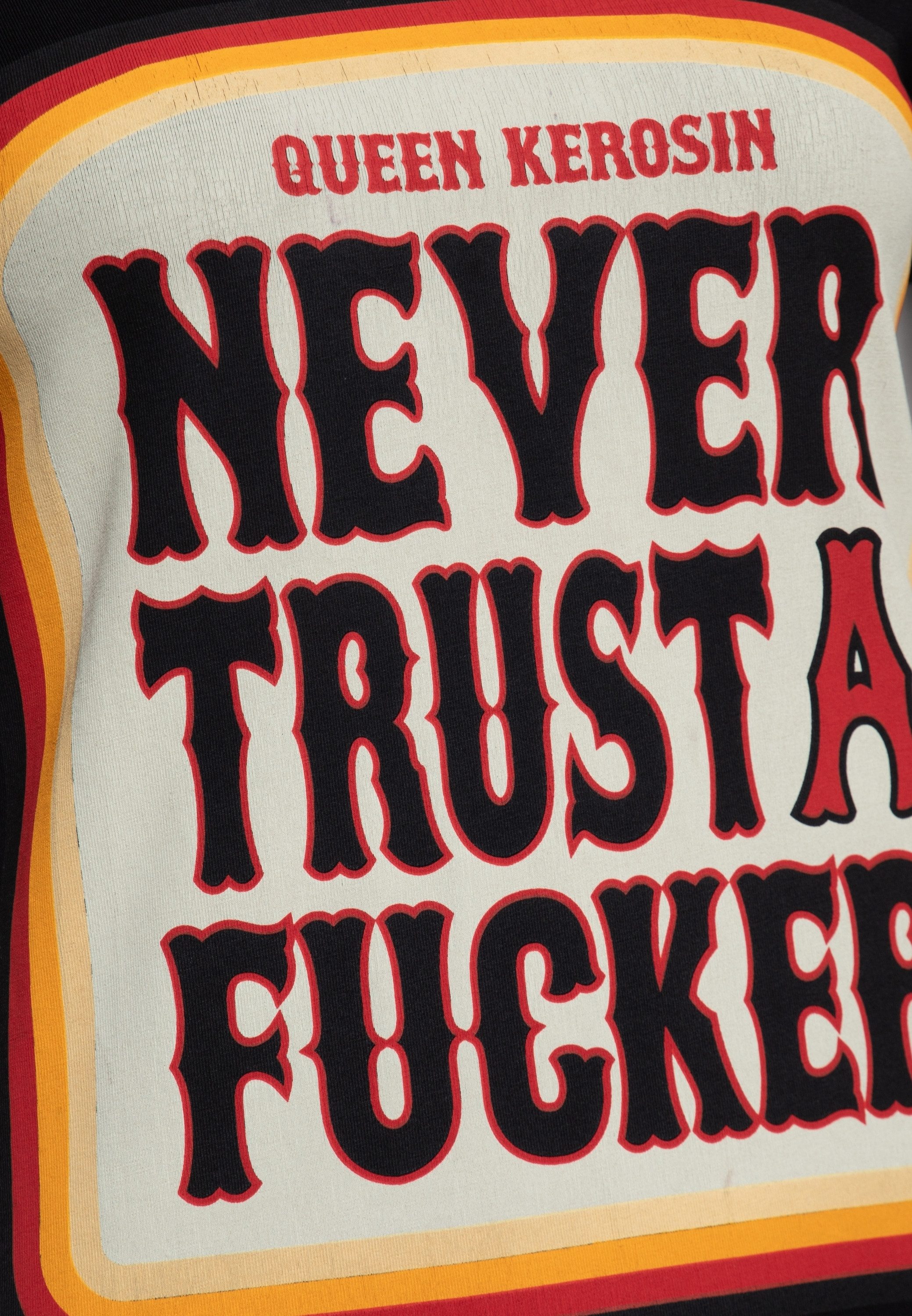 QueenKerosin Print-Shirt Never Trust A Fucker mit Statement Print – Bild 5 von 5