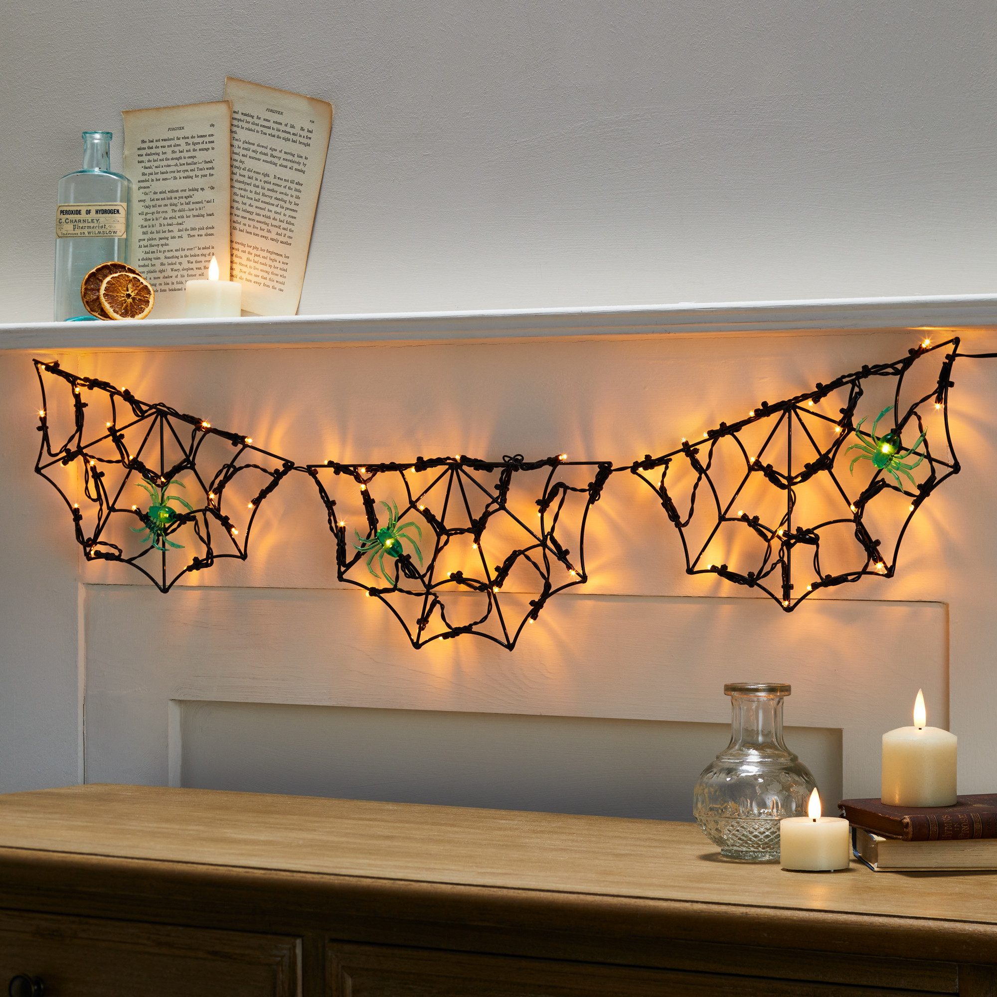 Lights4fun LED Dekolicht 90cm Halloween Lichterkette Spinnennetz