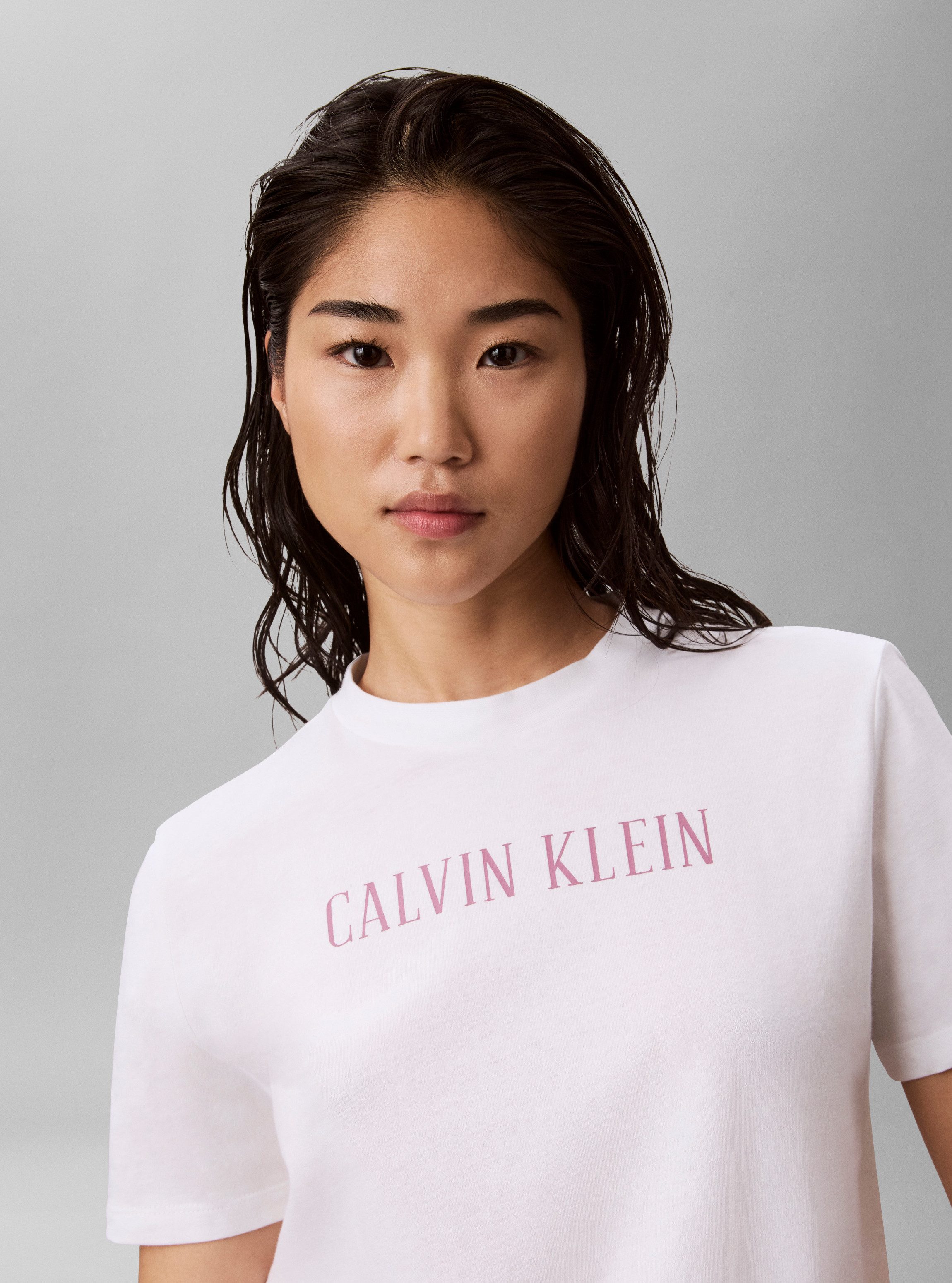 Calvin Klein Jeans T-Shirt Rundhalsausschnitt, Regular Fit, Logoschriftzug – Bild 2 von 5