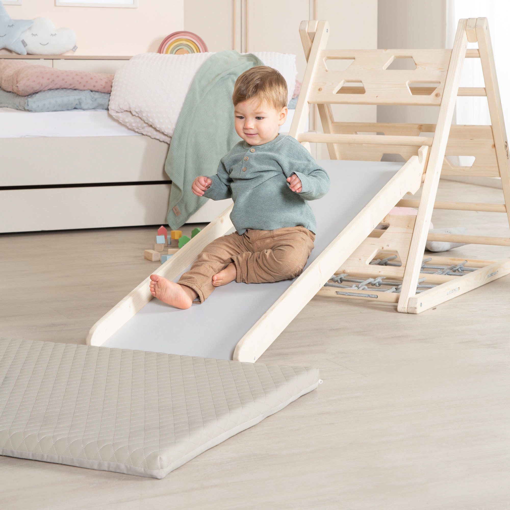 roba® Spielmatte Luxe, Greyish gesteppt, 78 x 100 cm, Passend für Kletterdreieck sowie Indoor-Kletterturm