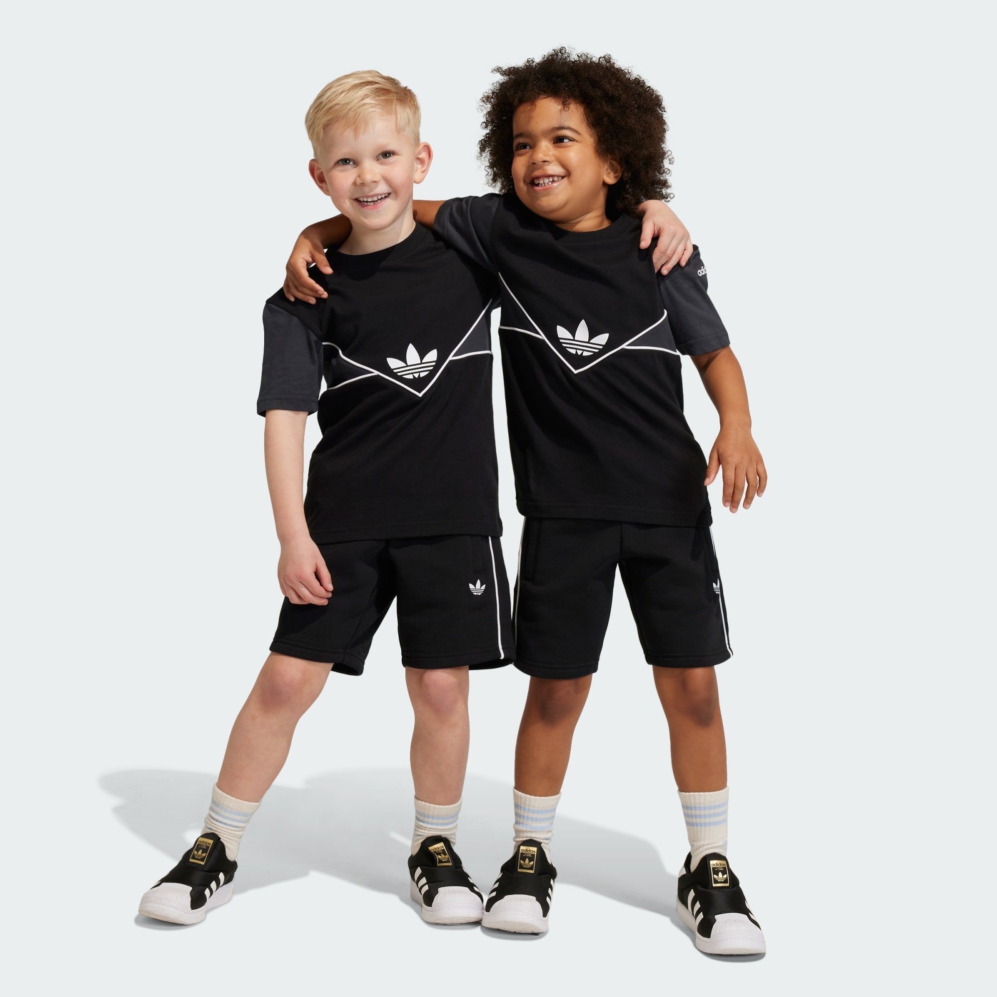 adidas Originals Trainingsanzug ADICOLOR SHORTS UND T-SHIRT SET Black | Trainingsanzüge