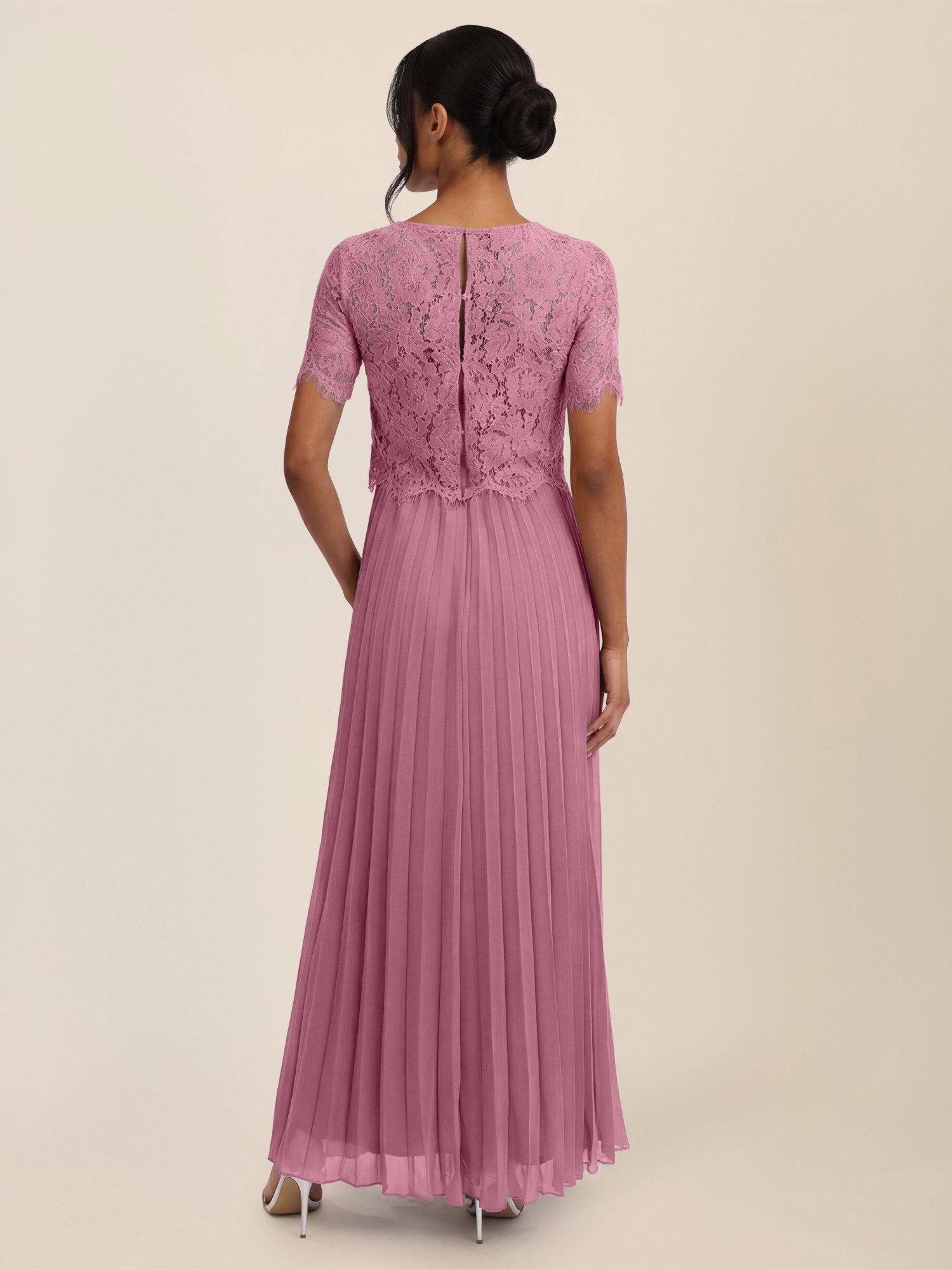 Apart Abendkleid mit Spitzenoberteil und Plisseerock