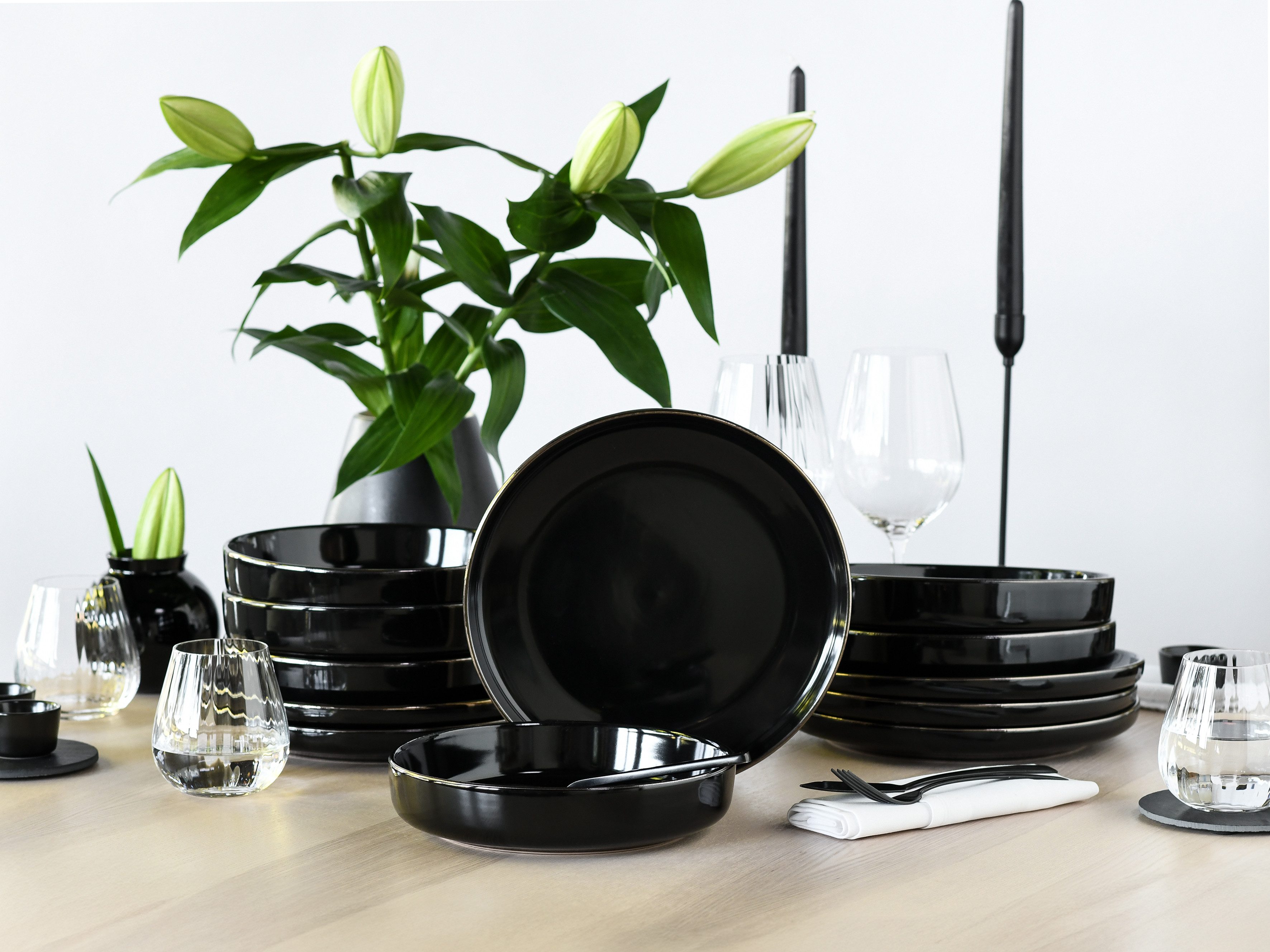 CreaTable Tafelservice Nordic Festive, Service 12-tlg. (12-tlg), 6 Personen, Steinzeug, Teller Set, Minimalistisches Design, Dezente goldene Akzente