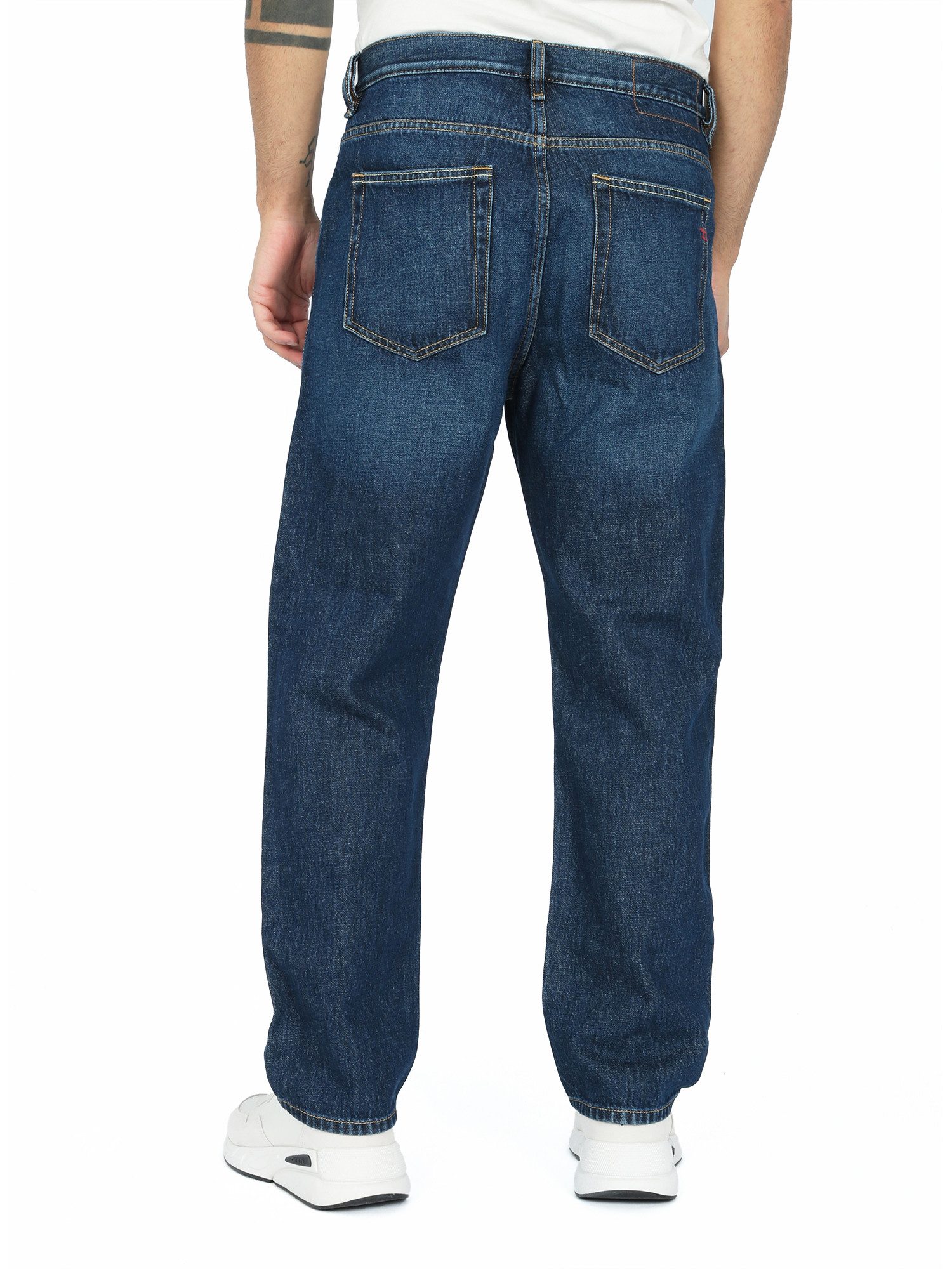 Diesel Straight-Jeans bequeme, gerade Beinform - 2020 D-Viker 09C03