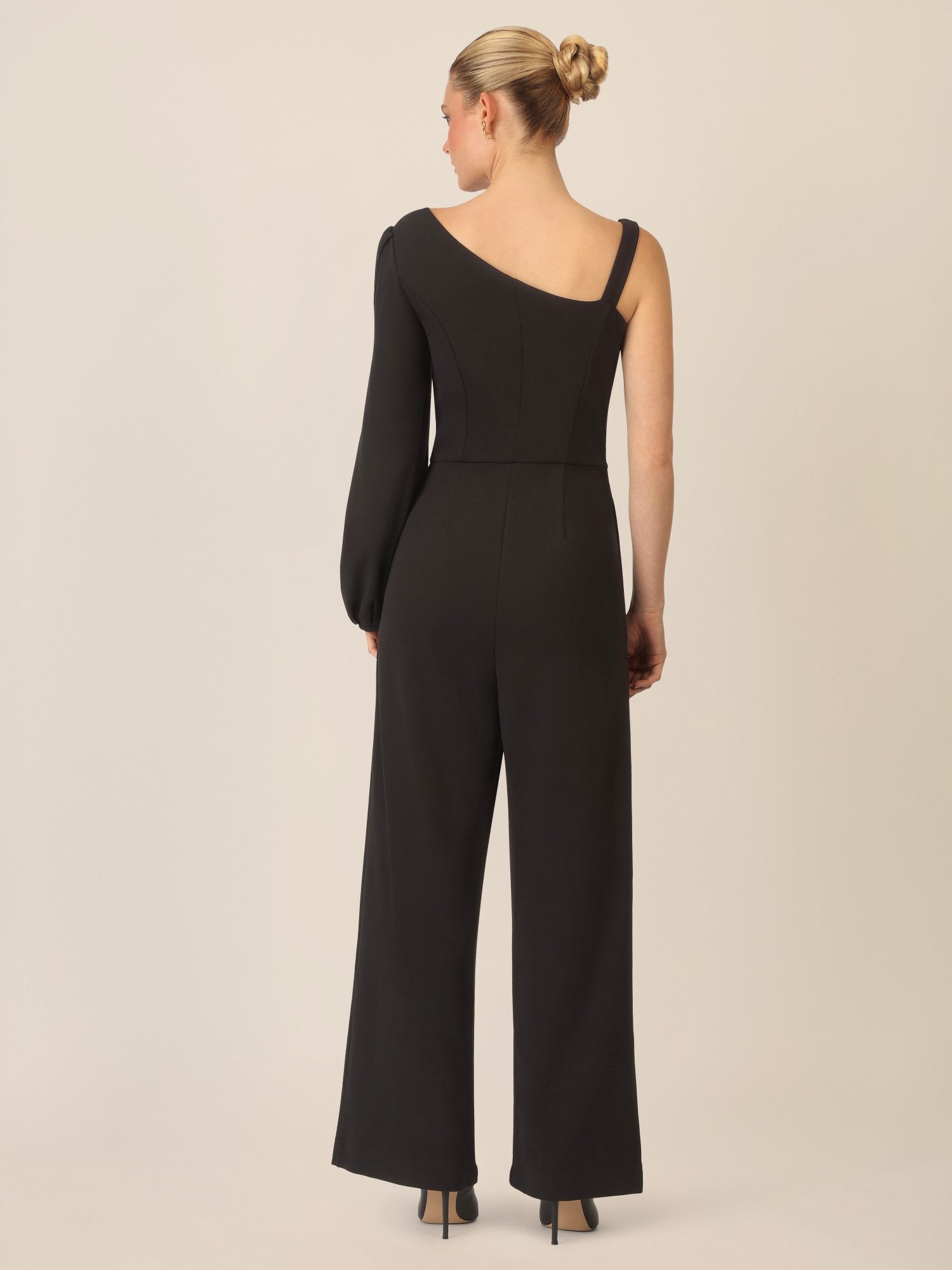 Apart Jumpsuit mit One-Shoulder-Design und Gliederträger