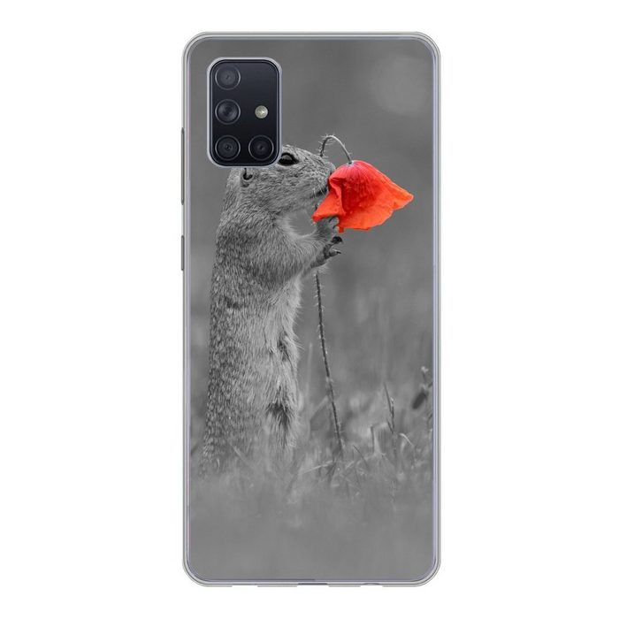 MuchoWow Handyhülle Eichhörnchen schnüffelt an roter Blume schwarz-weiß von Fotograf Dick Phone Case Handyhülle Samsung Galaxy A71 Silikon Schutzhülle