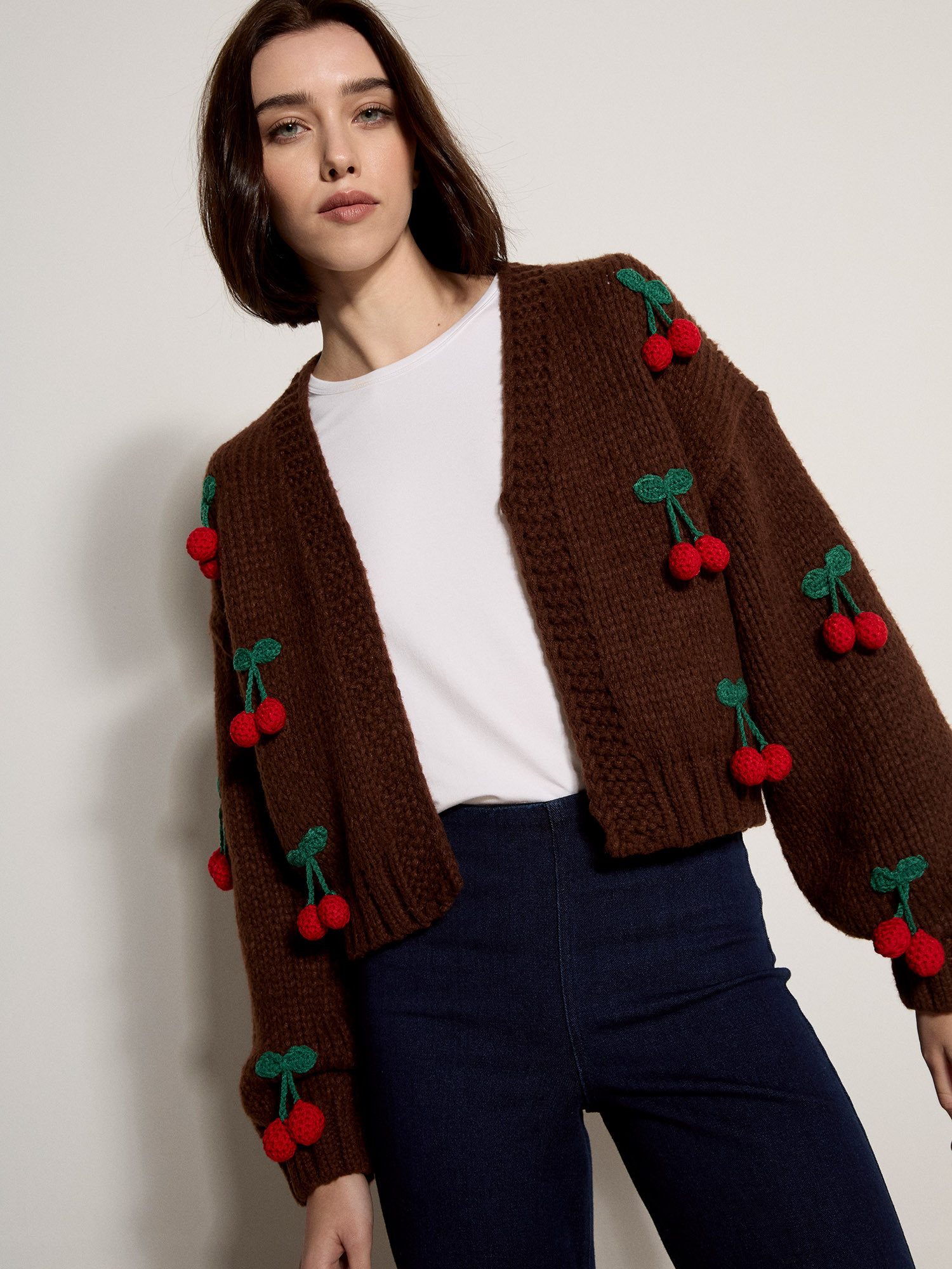 Apricot Cardigan Grobe Strickjacke mit Kirschmuster und Häkelverzierung