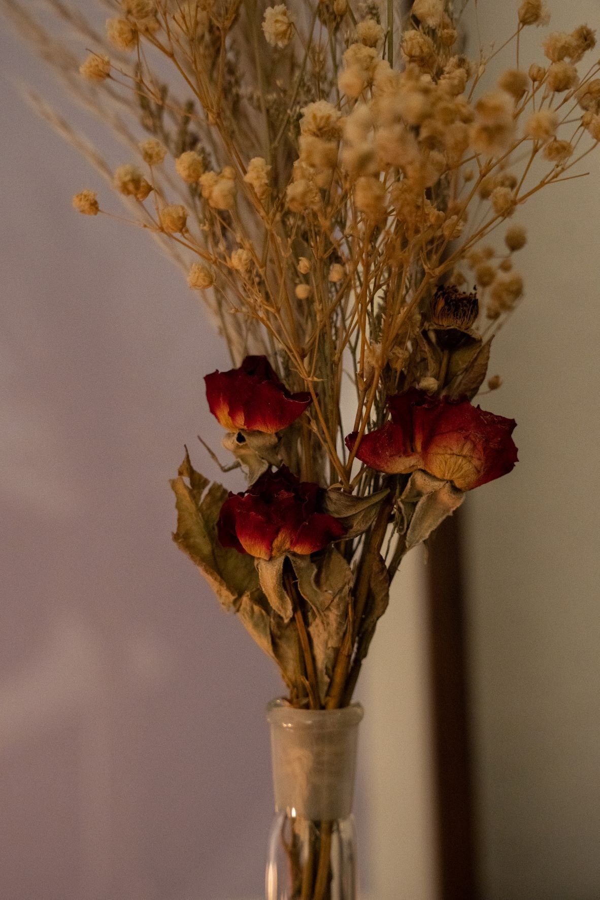 DECO, mit Heitmann Trockenblume Strauß beige/grün/rot Rosen,