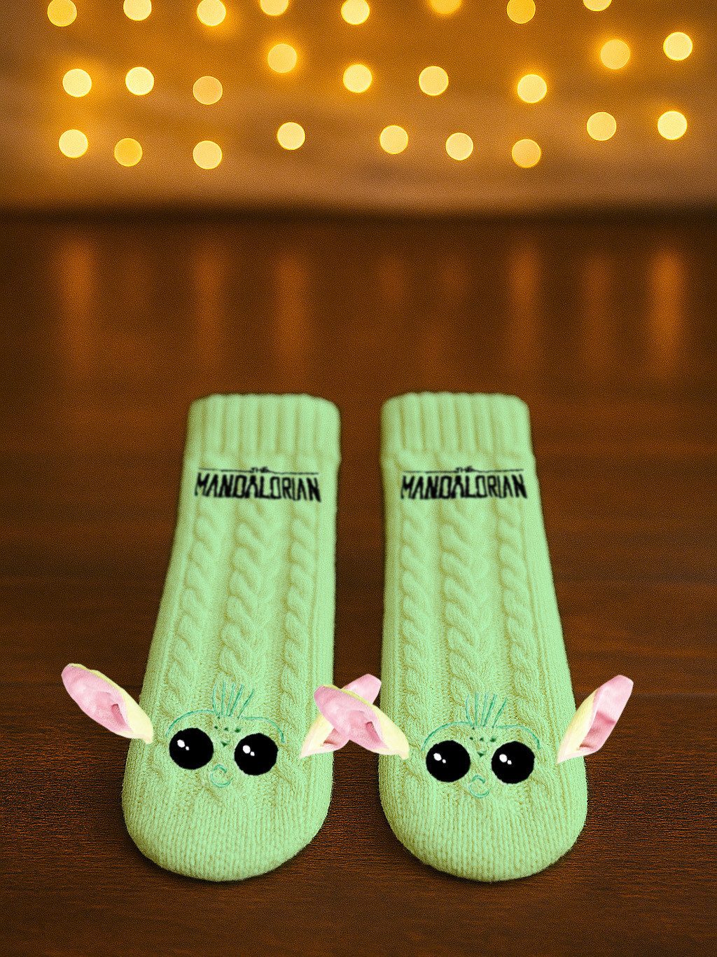 United Labels® Socken Star Wars The Mandalorian Baby Yoda Grogu Hüttensocken Kuschelsocken
