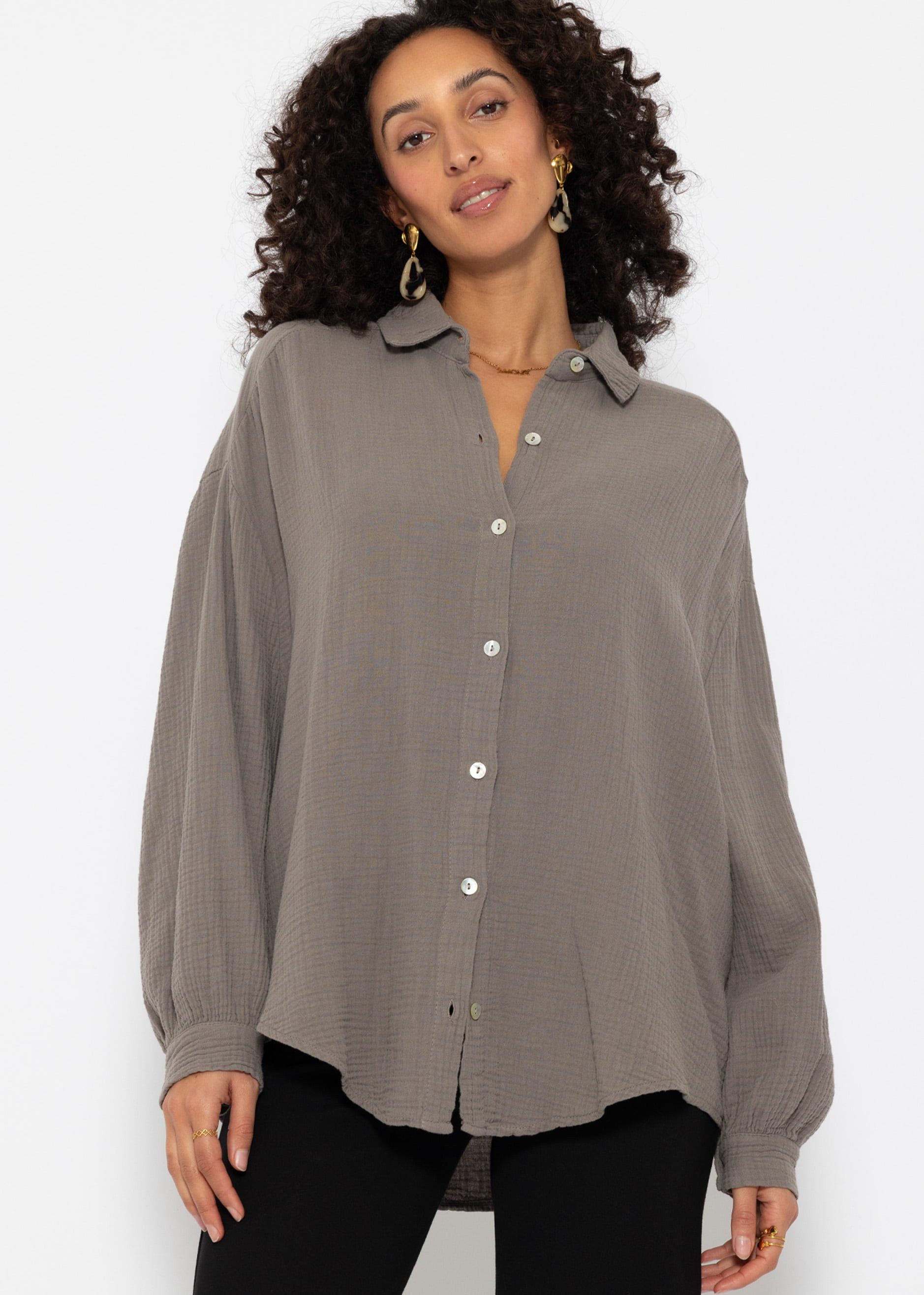 SASSYCLASSY Longbluse Oversize Musselin Bluse Damen kurz Langarm Elegant Hemdbluse lang aus Baumwolle mit V-Ausschnitt, One Size (Gr. 36-48)