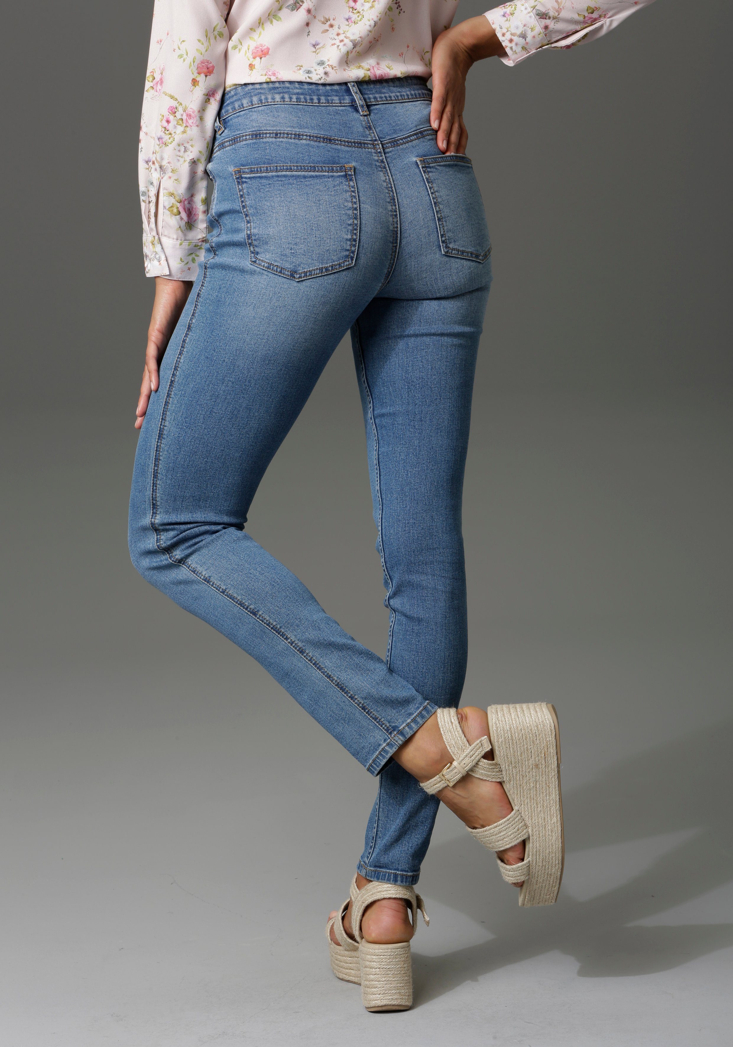CASUAL regular Aniston Waist Slim-fit-Jeans