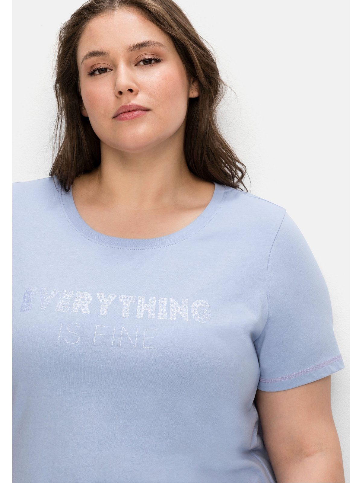 Sheego mit mittelblau Größen tailliert bedruckt Große T-Shirt Wordingprint, leicht