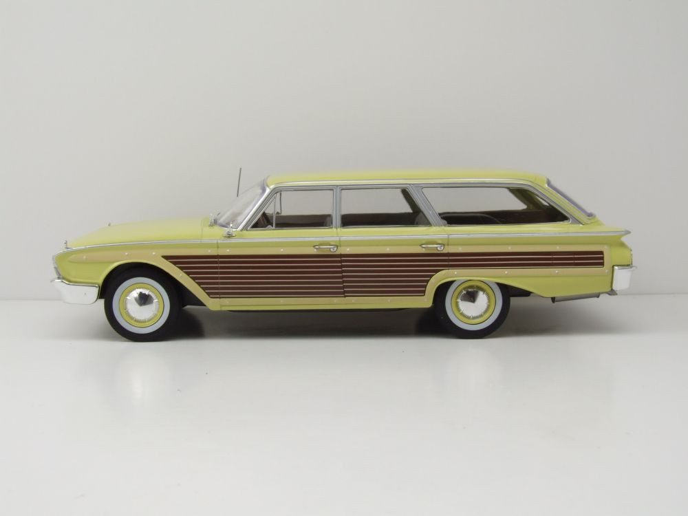 MCG Modellauto Ford LTD Country Squire 1960 hellgelb, Maßstab 1:18