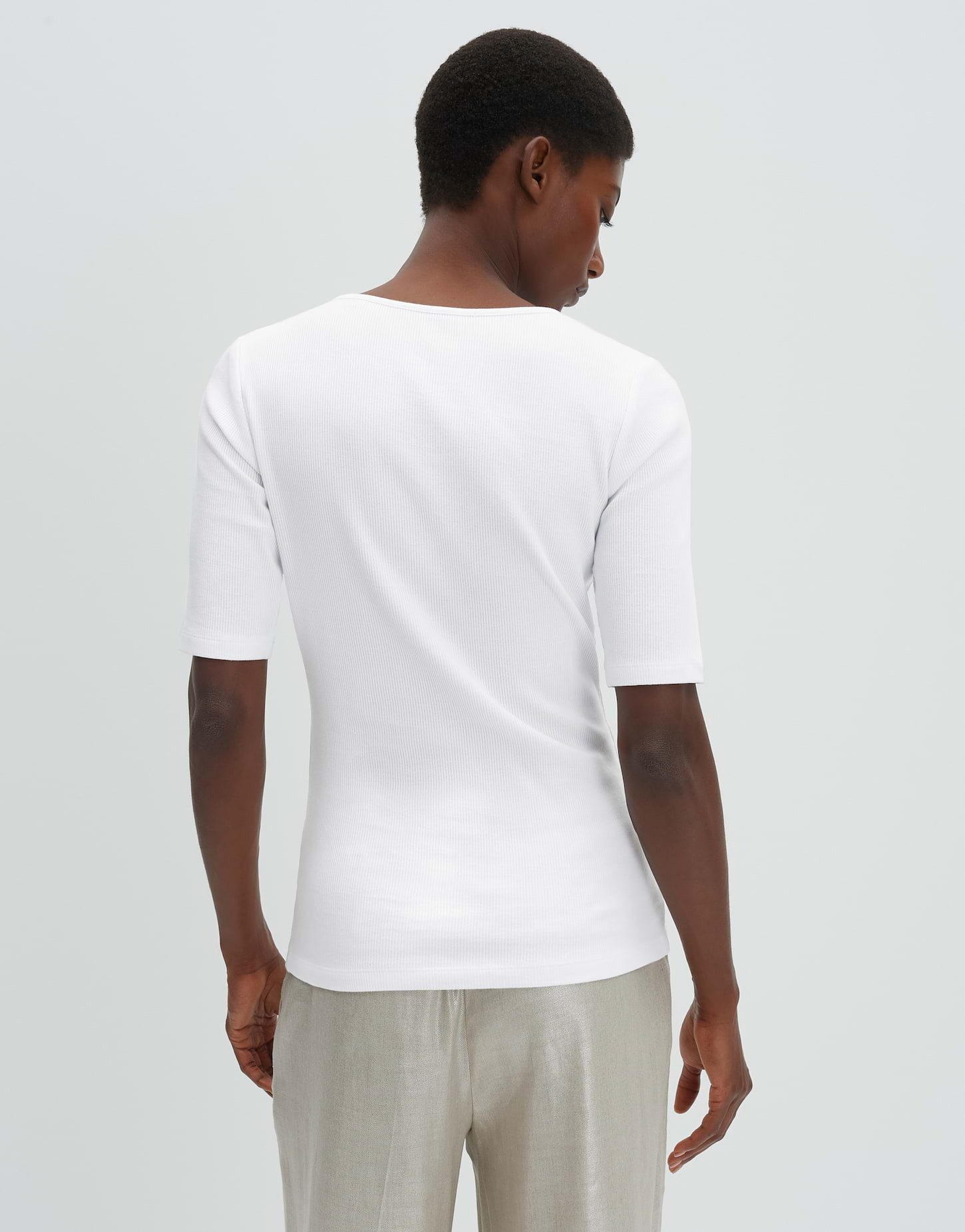 someday Kurzarmshirt Kladena aus Rippjersey Tiefer Rundhals, figurbetonter Everyday-Klassiker