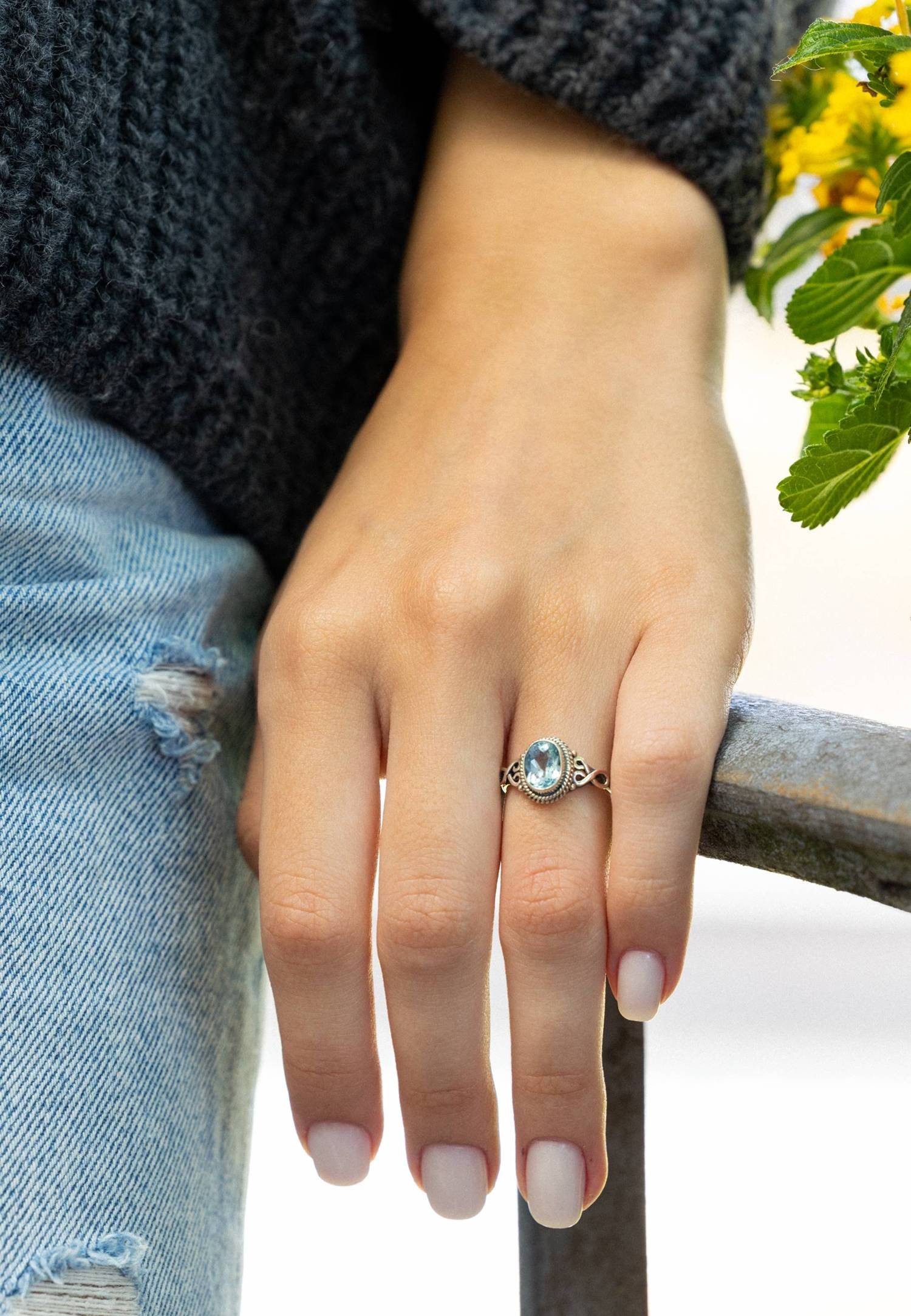 mantraroma Silberring BAGHIMI oval aus 925 Silber mit blau Topas (Ring mit Schmuckbeutel), Damenring aus 925er Silber
