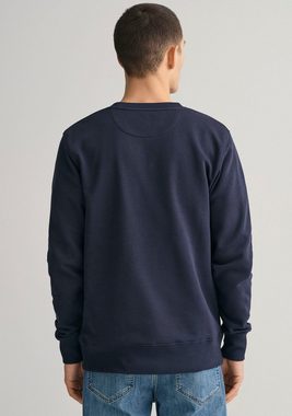 Gant Sweatshirt REG SHIELD C-NECK SWEAT mit Logostickerei auf der Brust