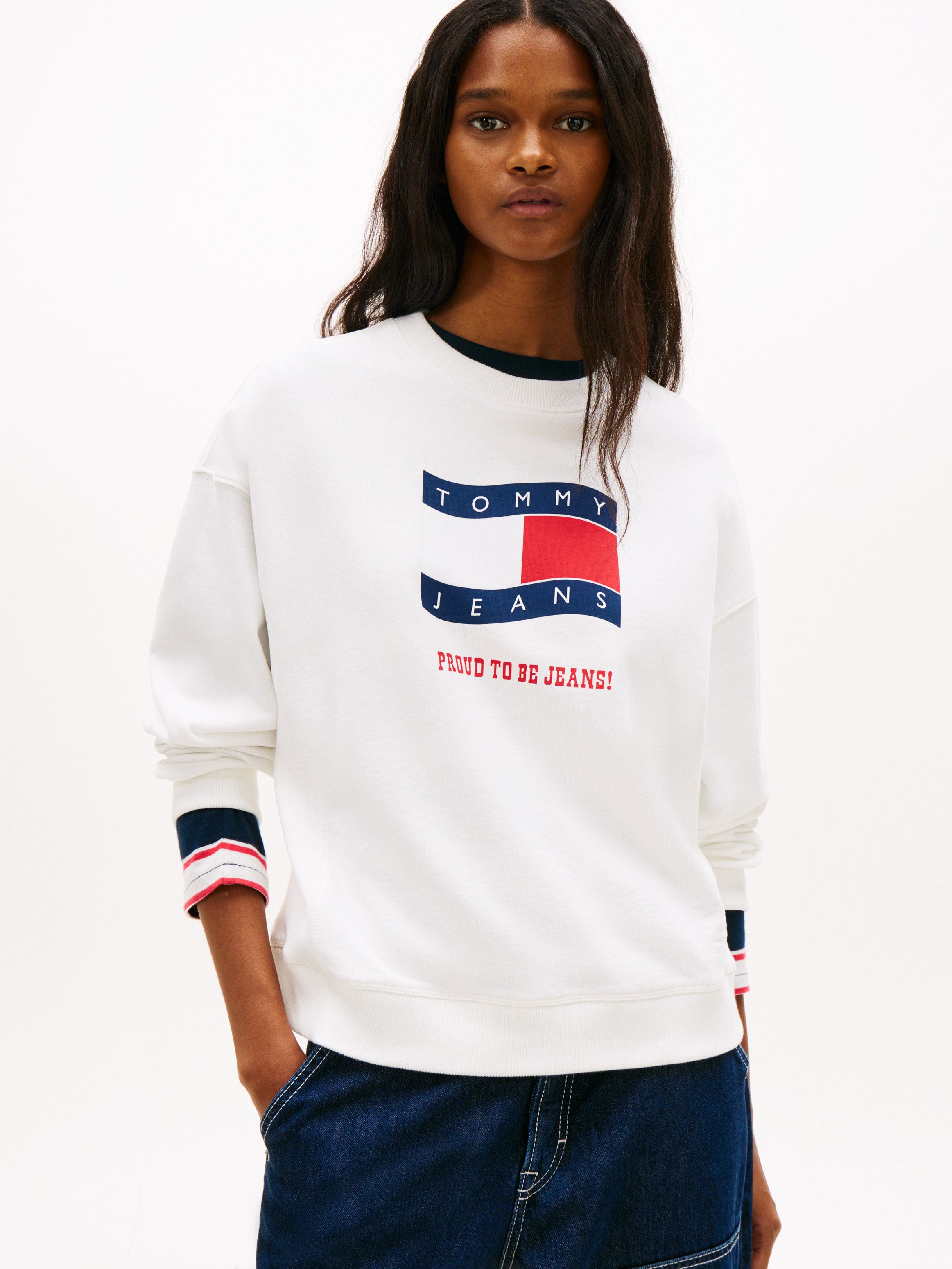 Tommy Jeans Sweatshirt TJW BXY WAVY FLAG CREW EXT Boxy Fit mit Rundhals