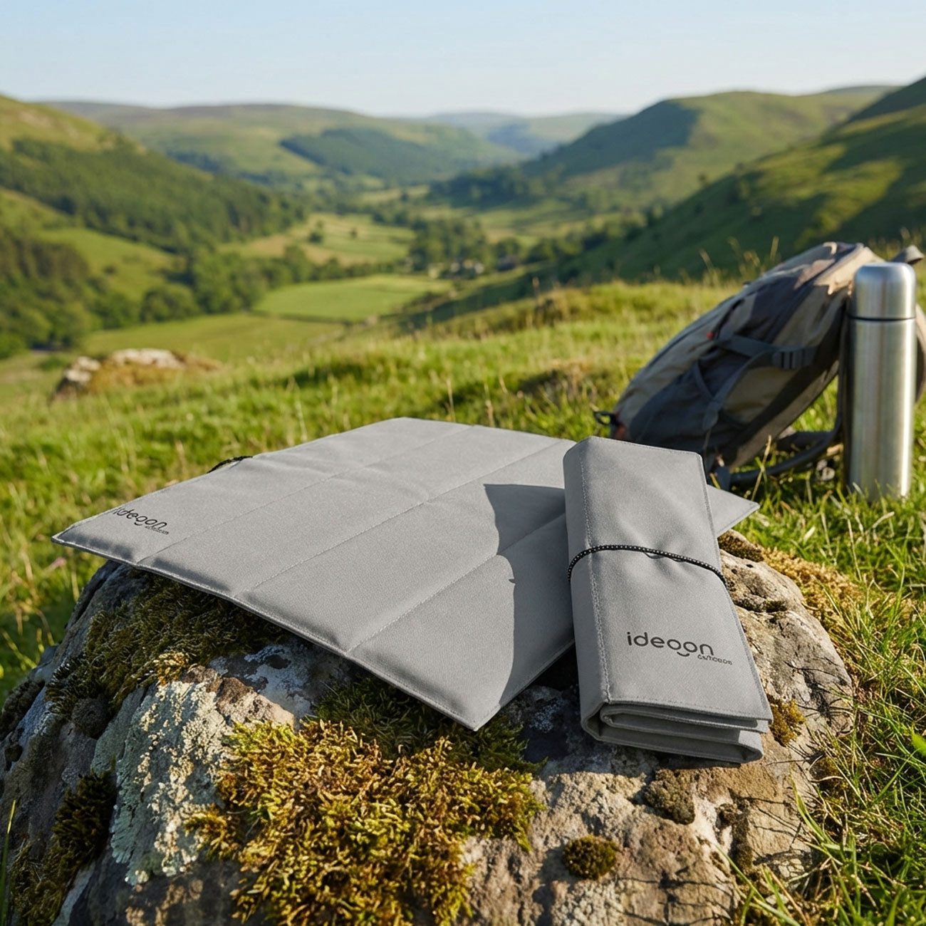 shop'n smile ideoon Thermositzkissen Faltbares Sitzkissen Outdoor Thermokissen Wasserdicht 30x32x1 cm Grau, 2-tlg., 1er-Set & 2er-Set, Faltbares, wasserdichtes Outdoor-Thermokissen für Camping, Stadion