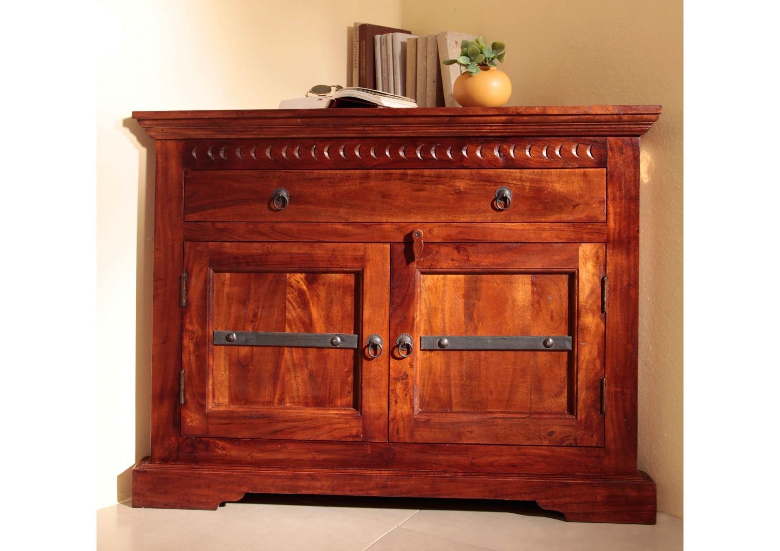 Massivmoebel24 Kommode OXFORD (Massivholz), Eckkommode Akazie 107x54x80 nougat lackiert OXFORD #505